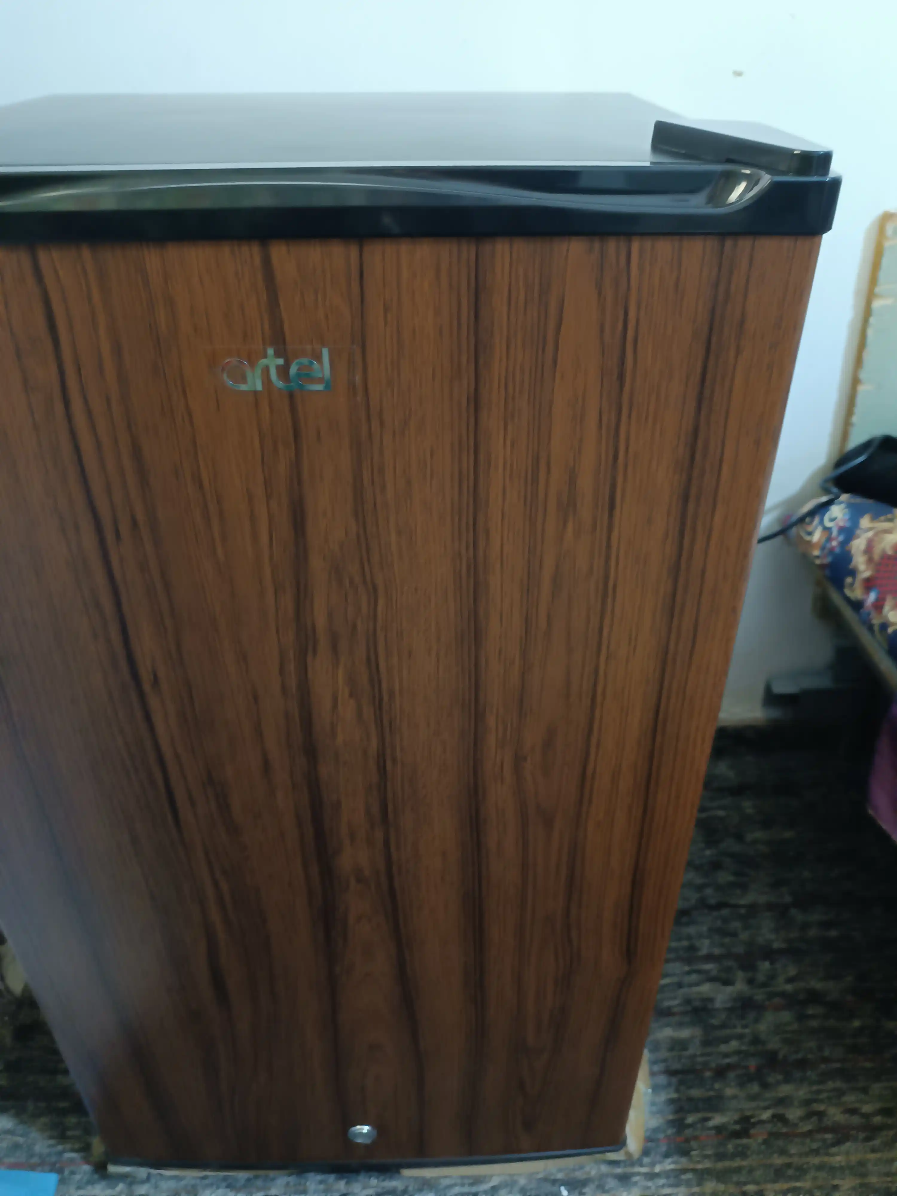 Sovutgich Artel ART-HS117RN, oq, kul rang, jigar rang, 90 litr
