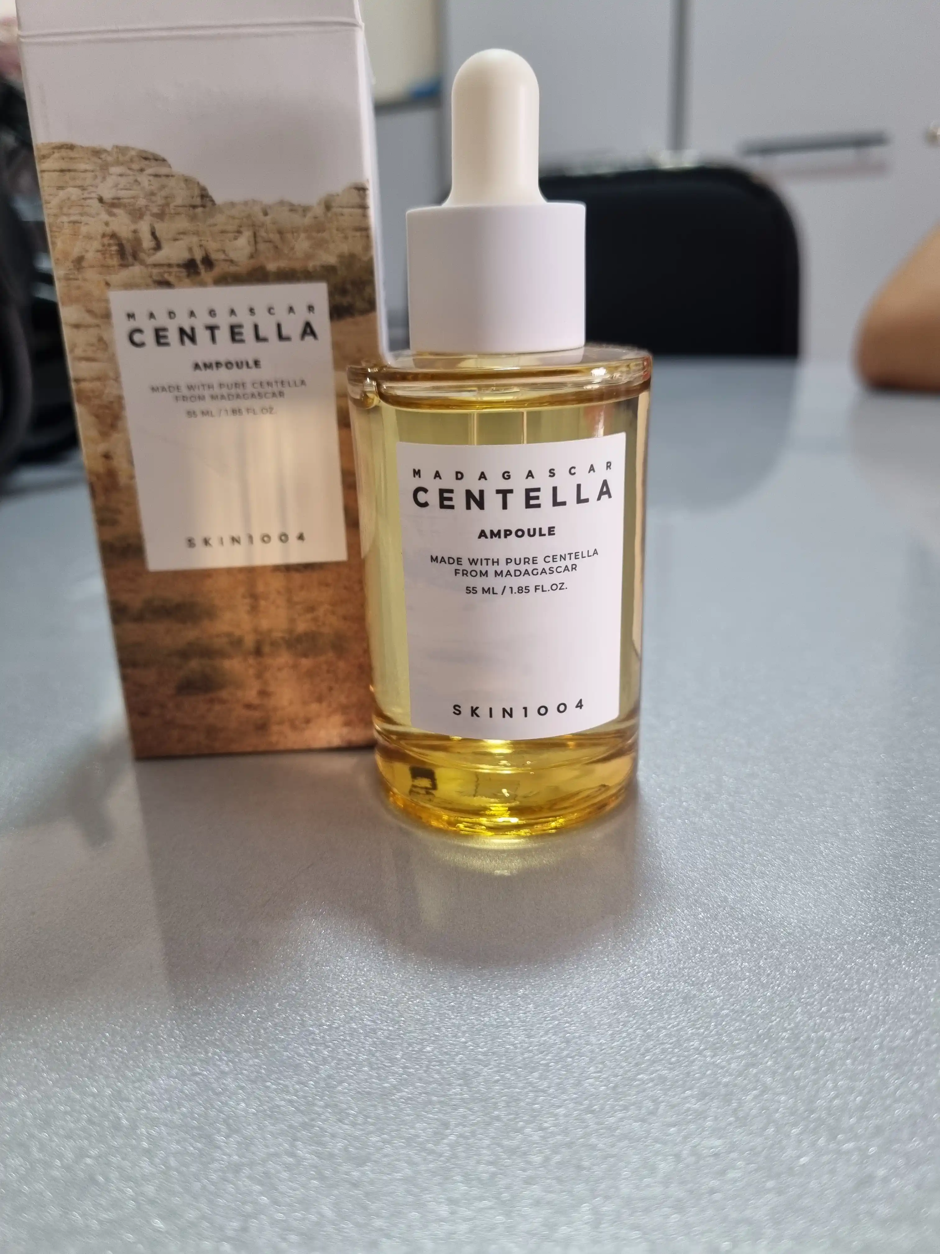 Tinchlantiruvchi ampulali zardob Madagascar Centella Ampoule Skin1004, sentella bilan, 55 ml