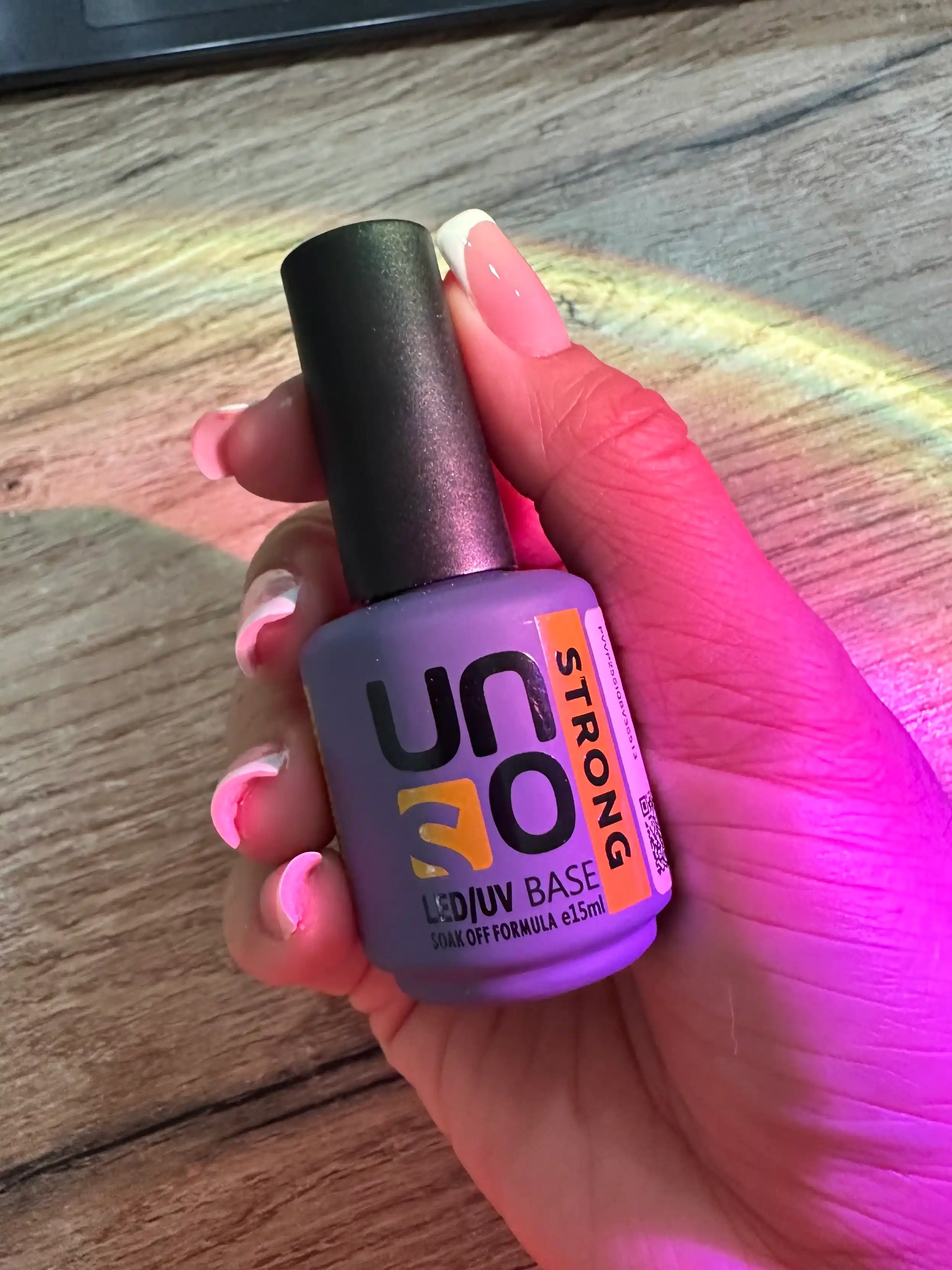 Baza, tirnoq bo'yog'i uchun asos qoplama Uno Strong, 15 ml