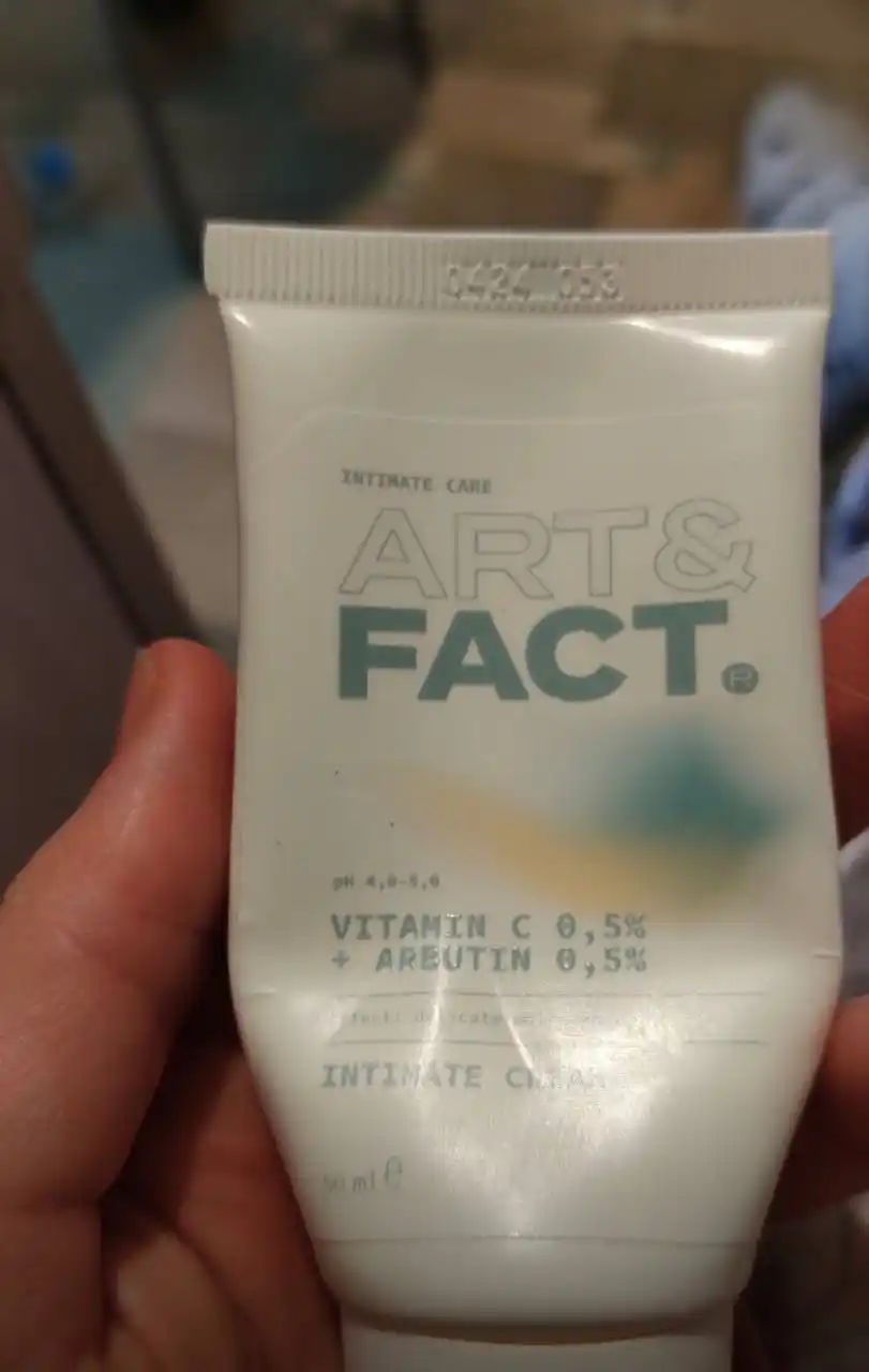 C vitamini va Art&Fact bilan qo‘ltiq osti, intim sohalar va tana uchun Oqartiruvchi kremi