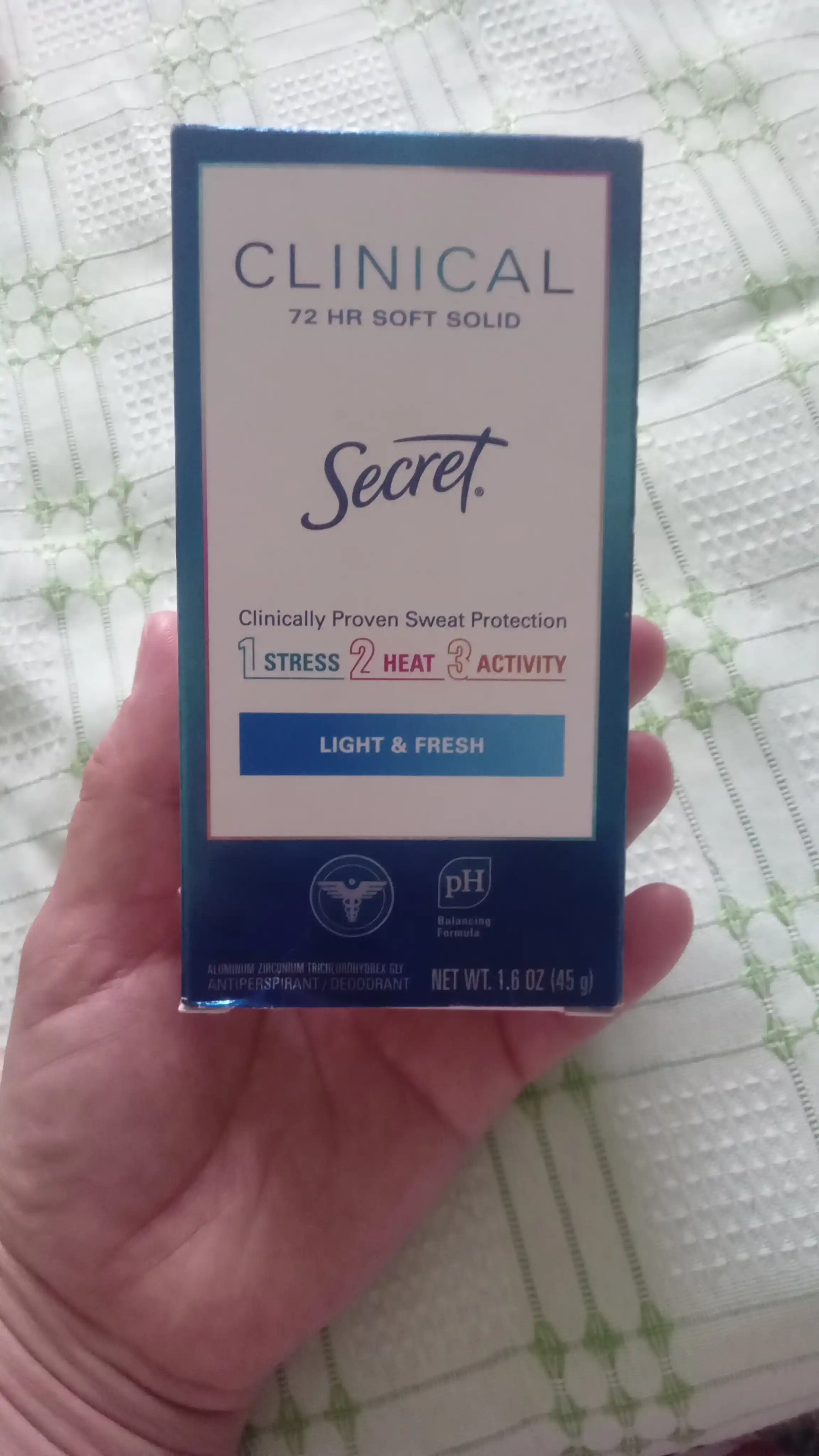 Aнтиперспирант Secret Clinical Light & Fresh, кремовый, 45 г