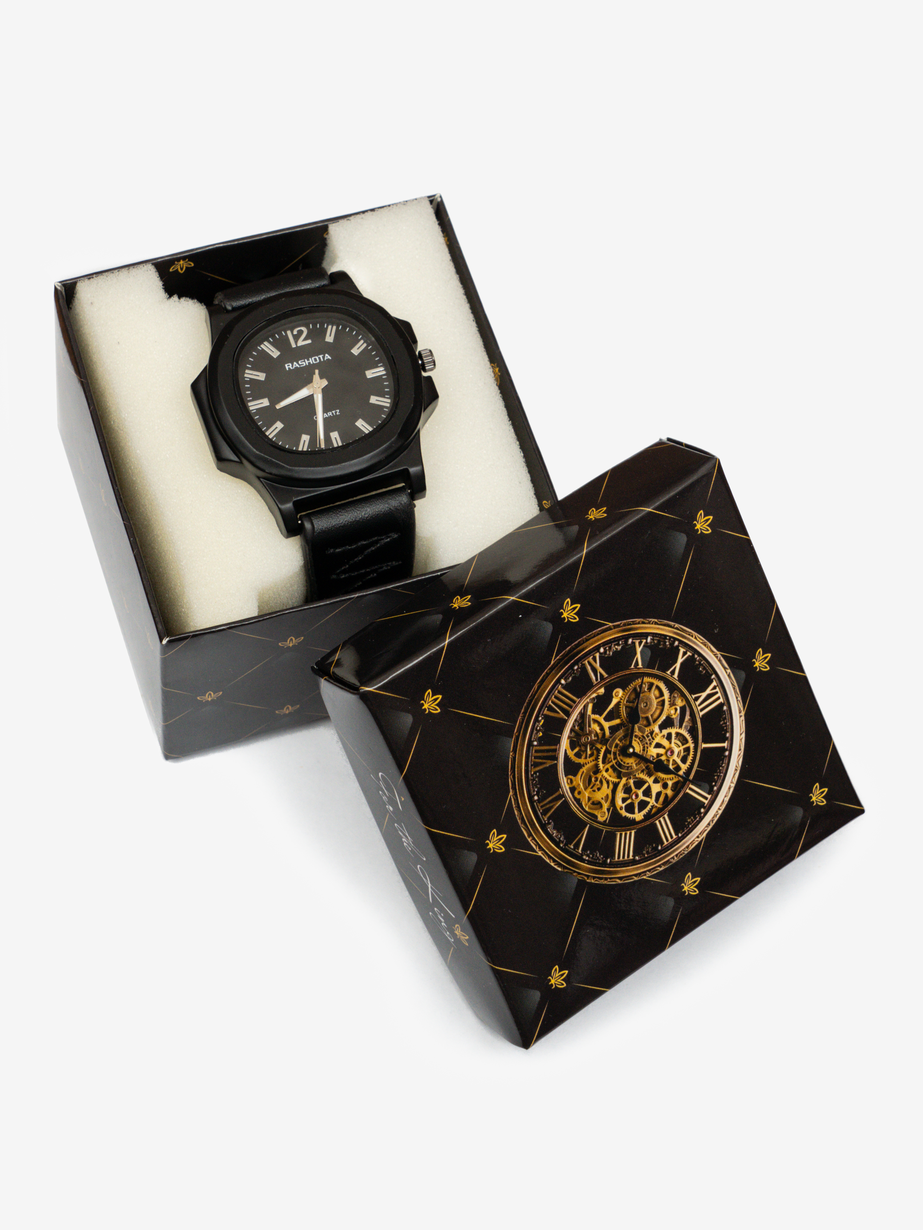 Qora tanli erkak bilan ichki kiyimda