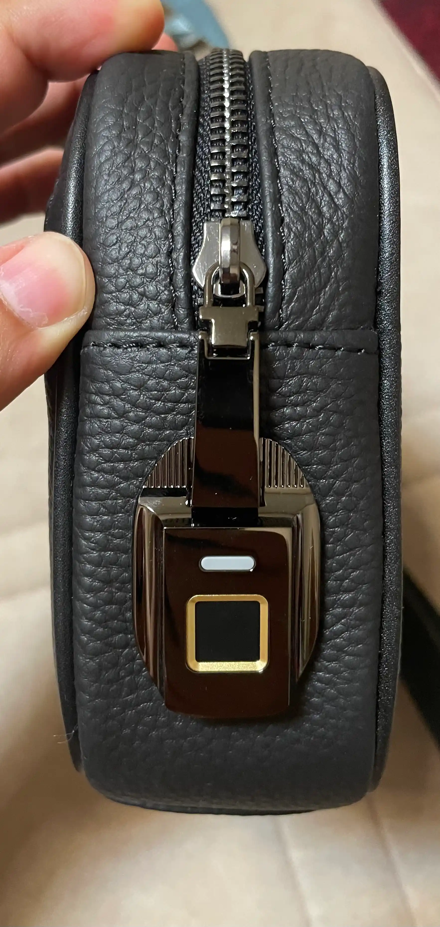 WiWU Anti-Theft aqlli erkaklar klatchi: barmoq izi skanerli charm hamyon portmone