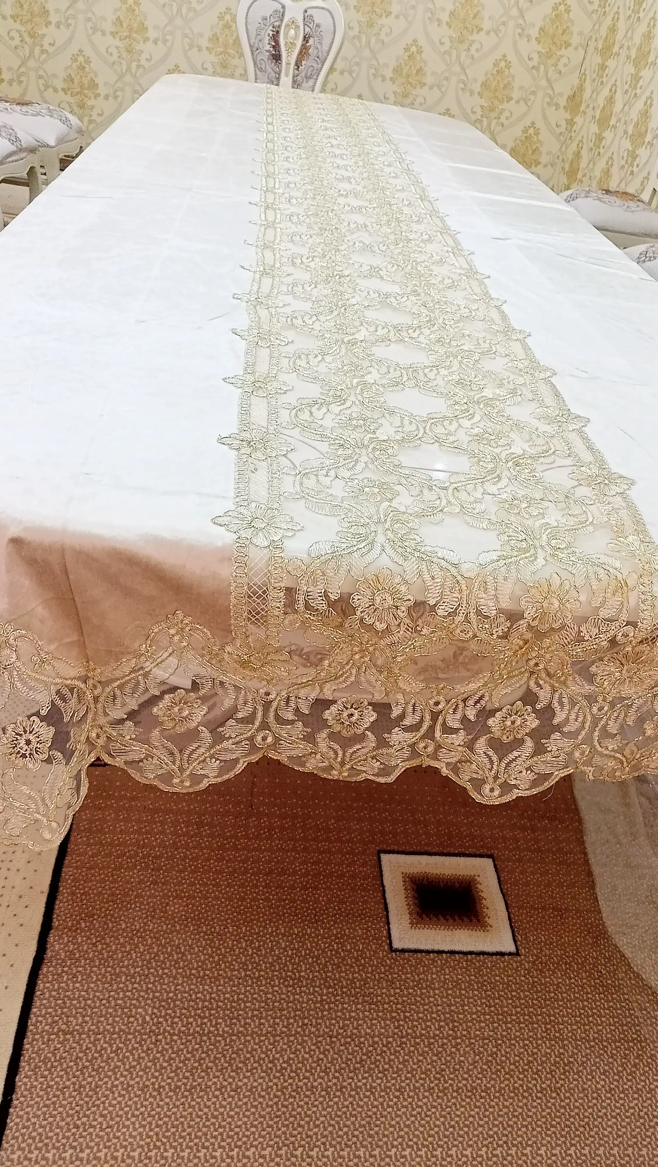 Dasturxon Bahadir, velurli