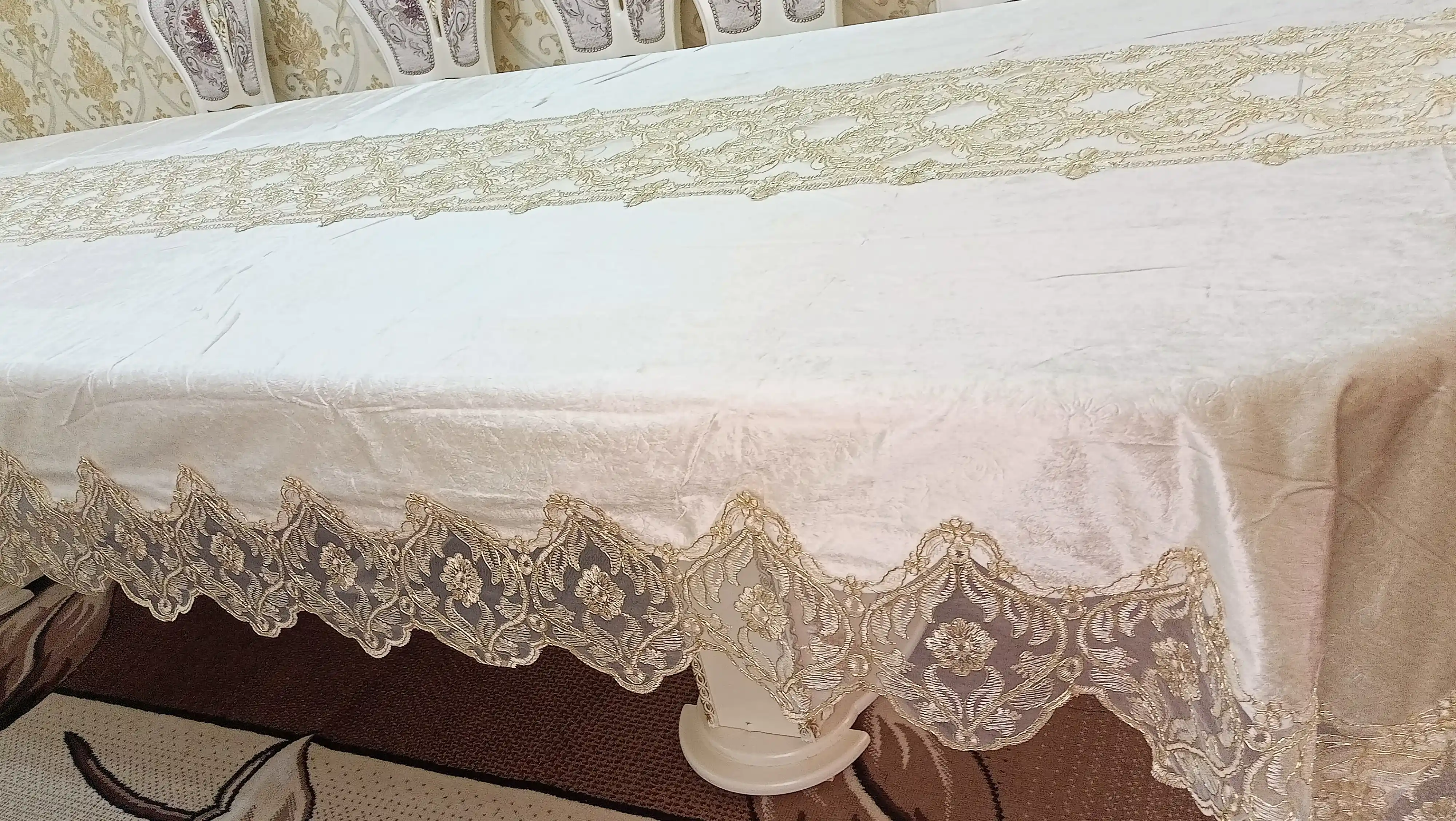 Dasturxon Bahadir, velurli