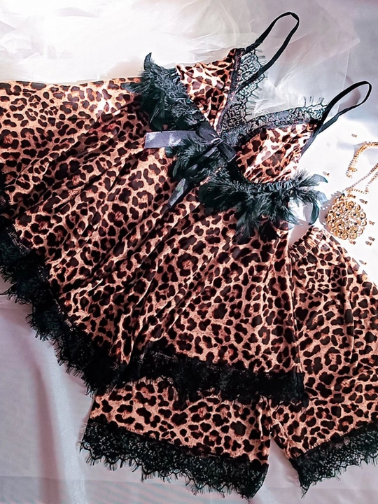 Ayollar pijama va  penyuar stringi bilan, ayollar tungi kiyimi