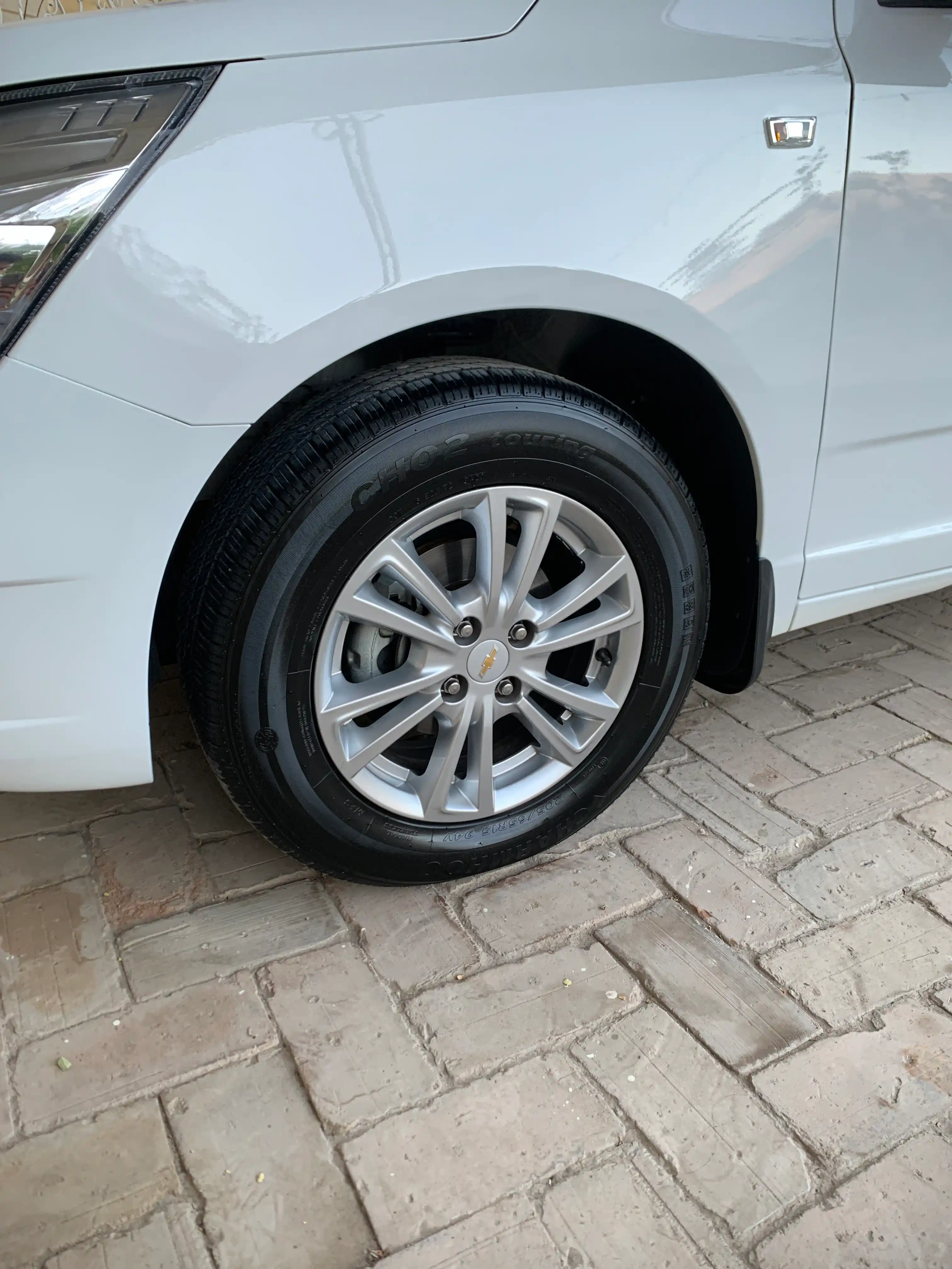 Shina qoraytiruvchi Axma Black Tire, 500 g