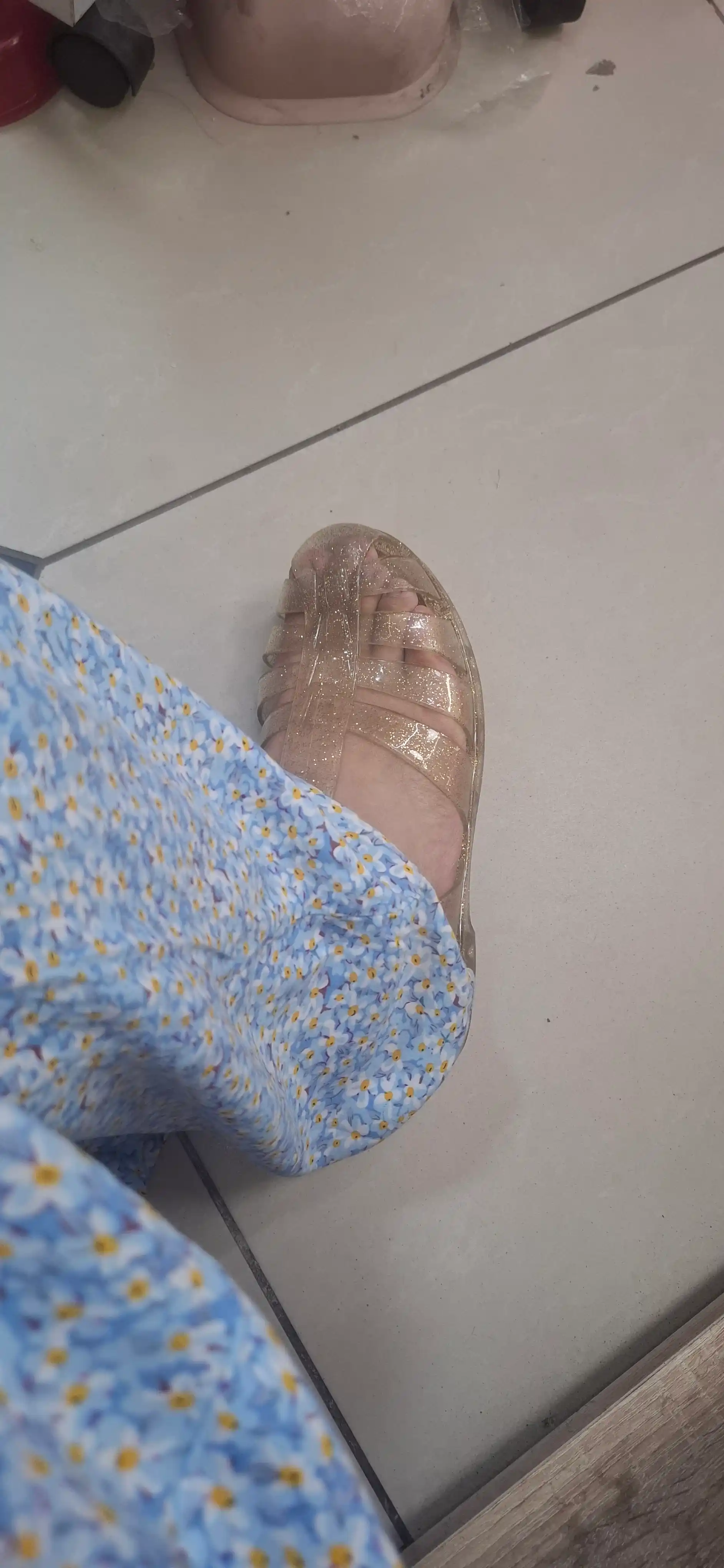 Solina ayollar sandallari, yozgi bosonojkalar, ochiq, plyaj. 1 o'lcham katta keladi, 35-40