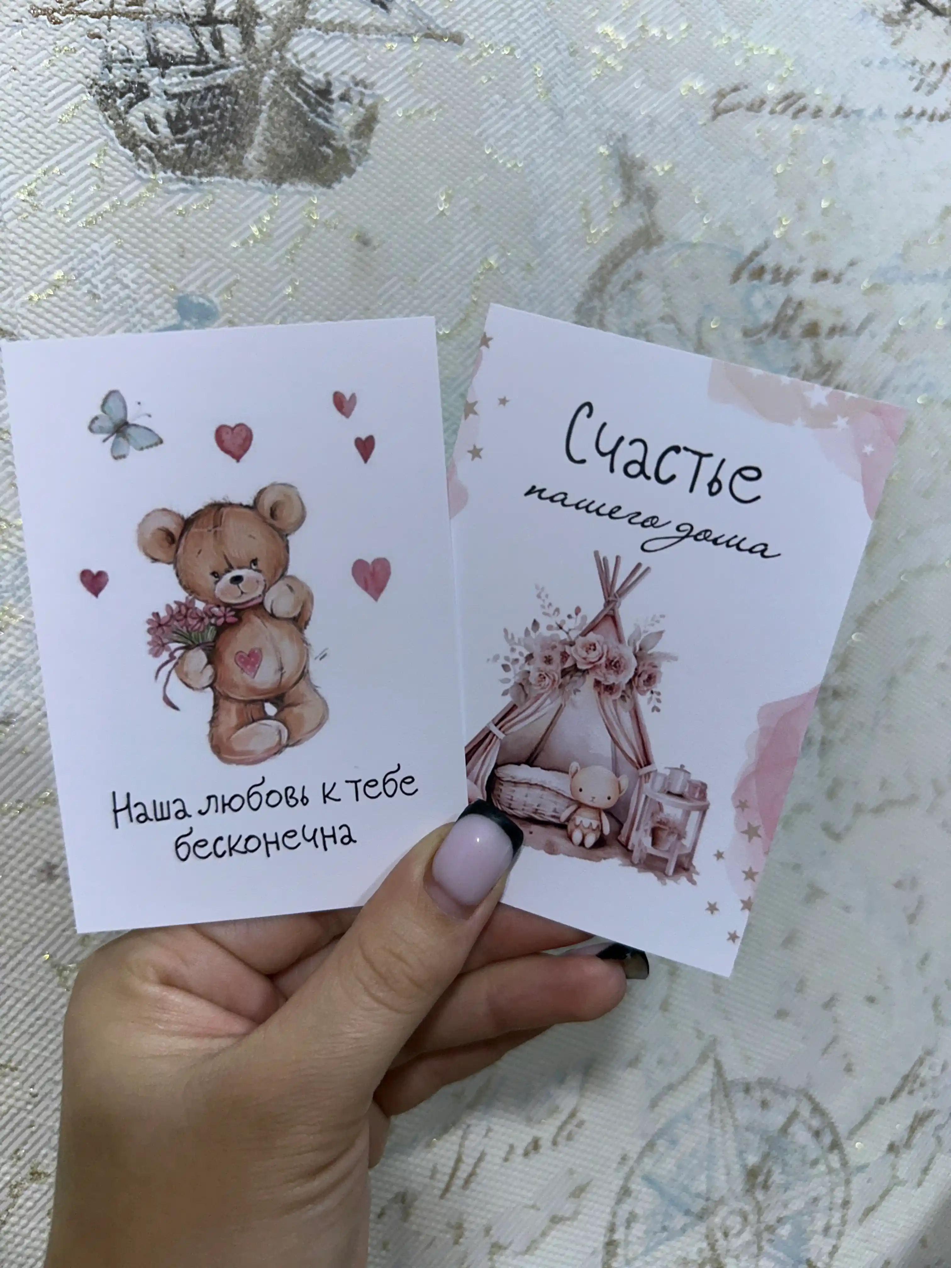 Yangi tug'ilgan chaqaloqlarni fotosessiya qilish uchun kartalar sovg'a homiladorga