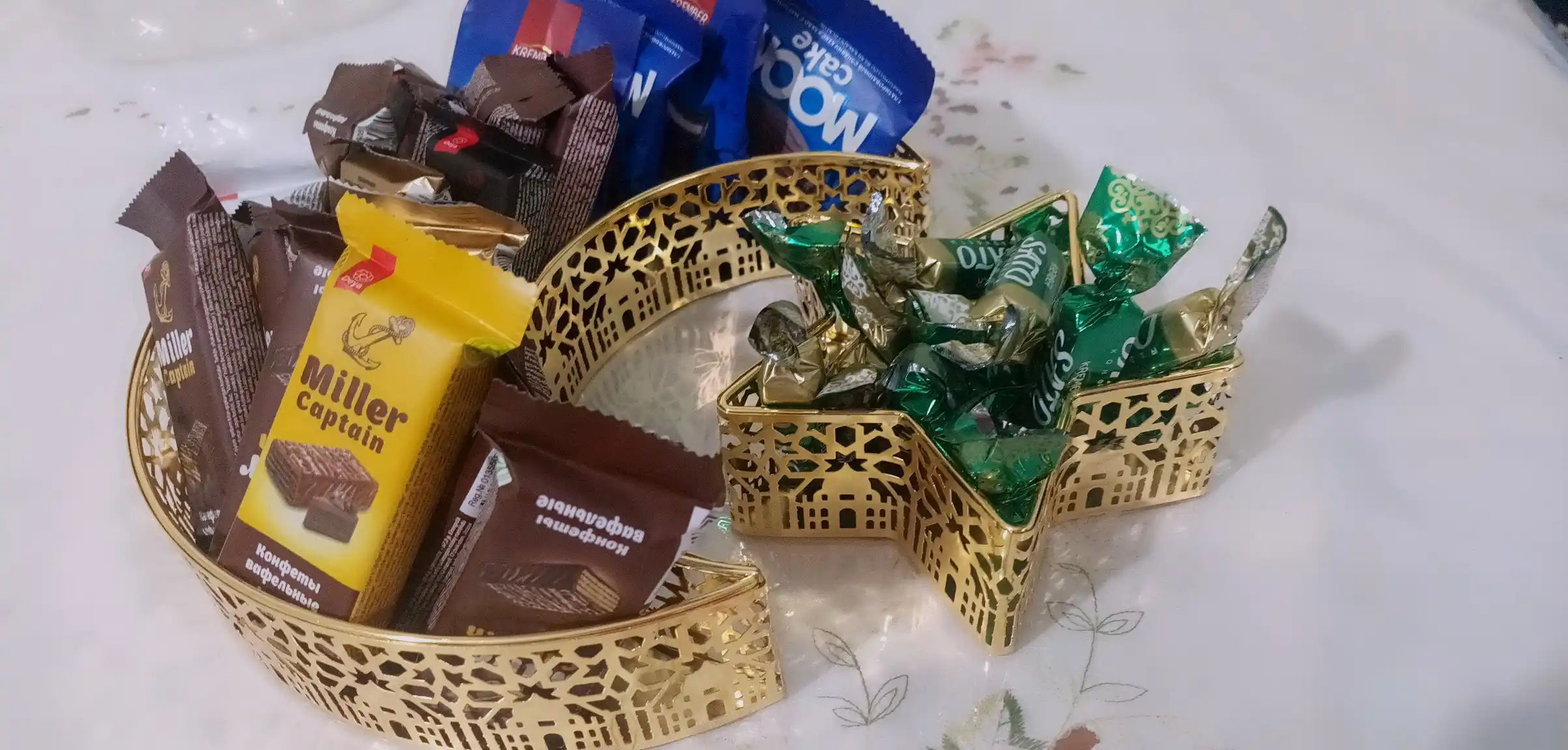 Muborak Ramazon bayrami uchun, oy va yulduz shaklida dekarativ idishlar,shirinliklar uchun