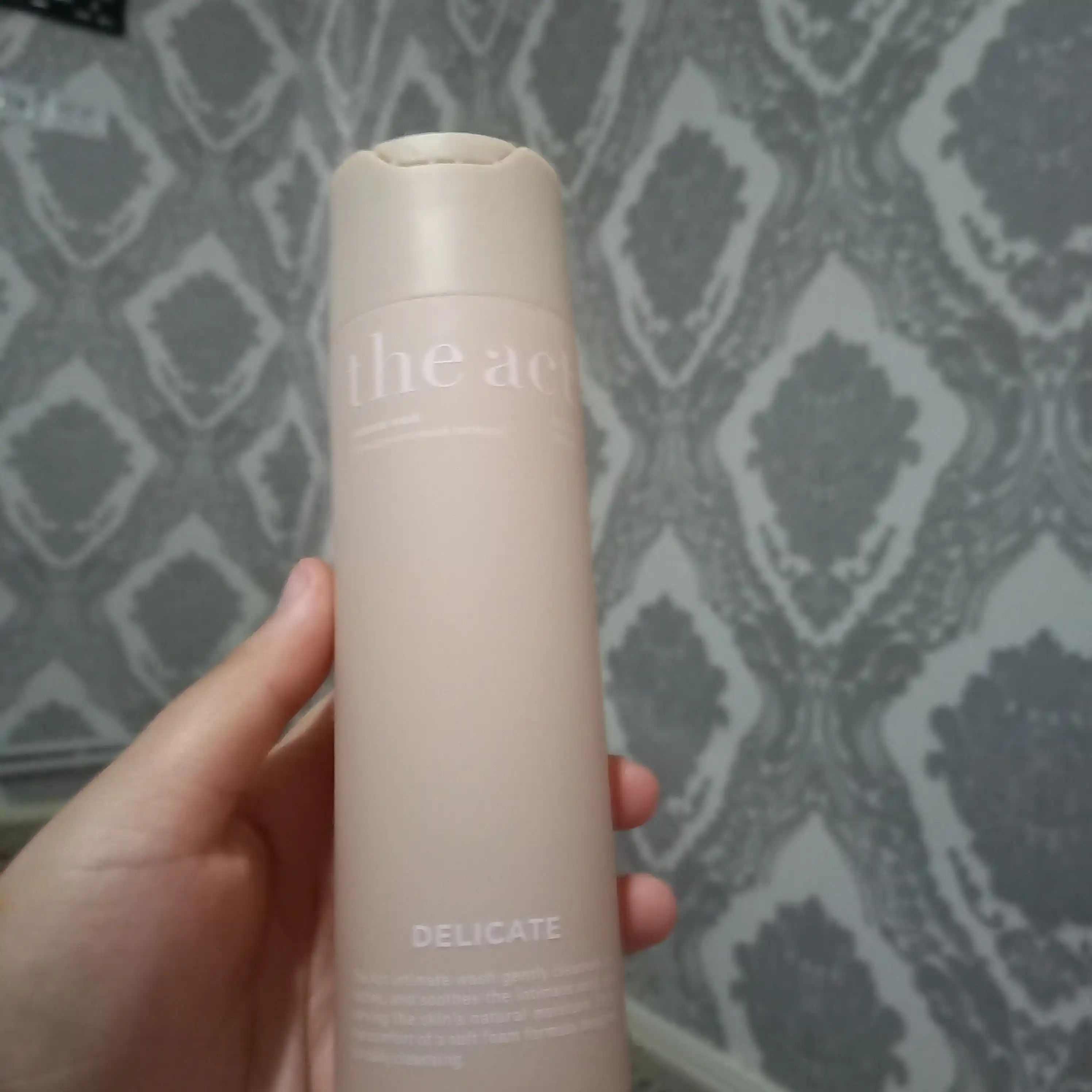 The Act ayollar uchun intim gigiyena geli, sut va gialuron kislotasi bilan, 200 ml