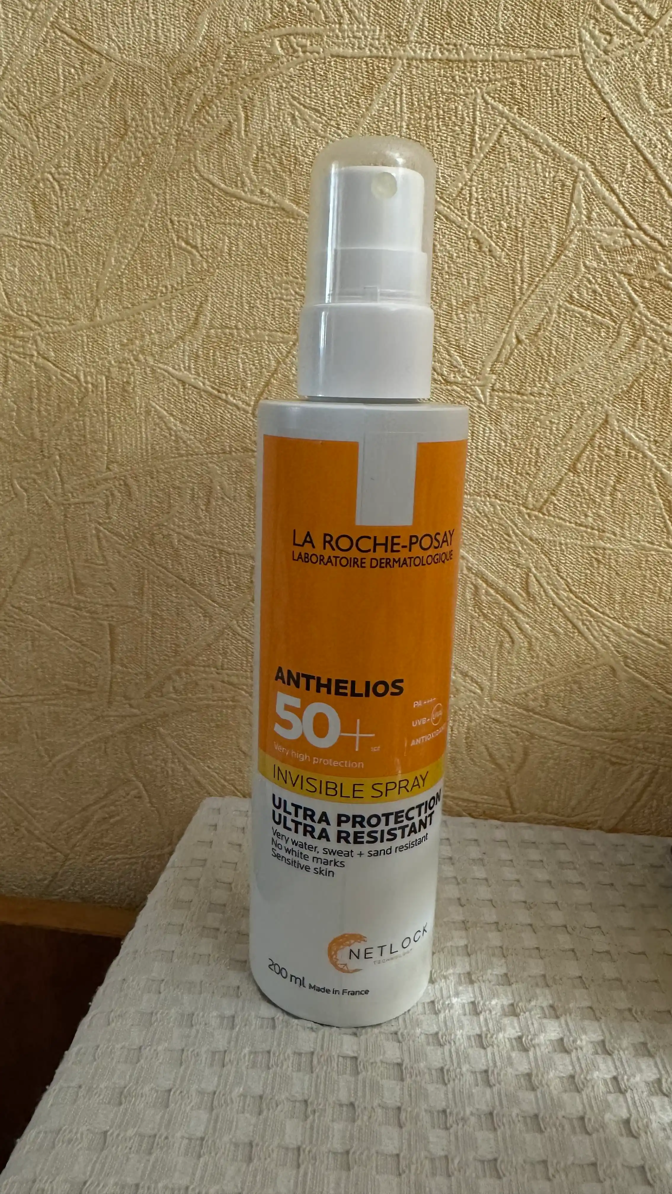 La Roche-Posay Anthelios Солнцезащитный невидимый спрей для лица и тела SPF 50+ / PPD 34, 200 мл