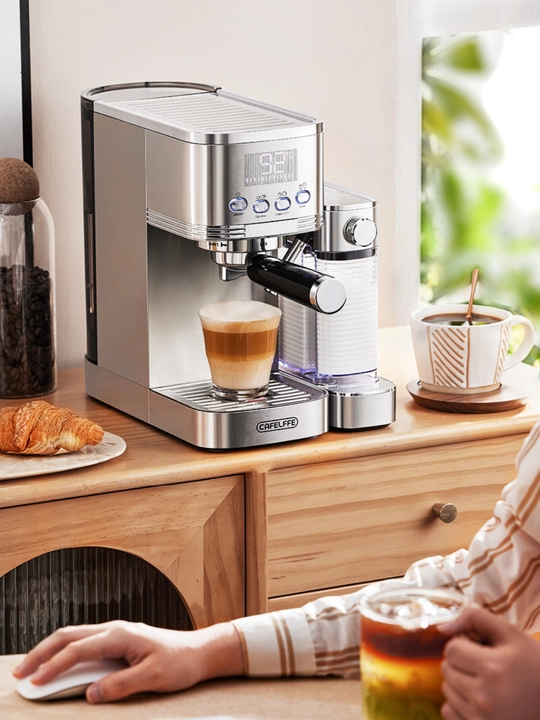 Avtomatik qahva mashinasi Cafelffe, 20 BAR bosim, 1.3 litr sig‘im, kapuchinatorli