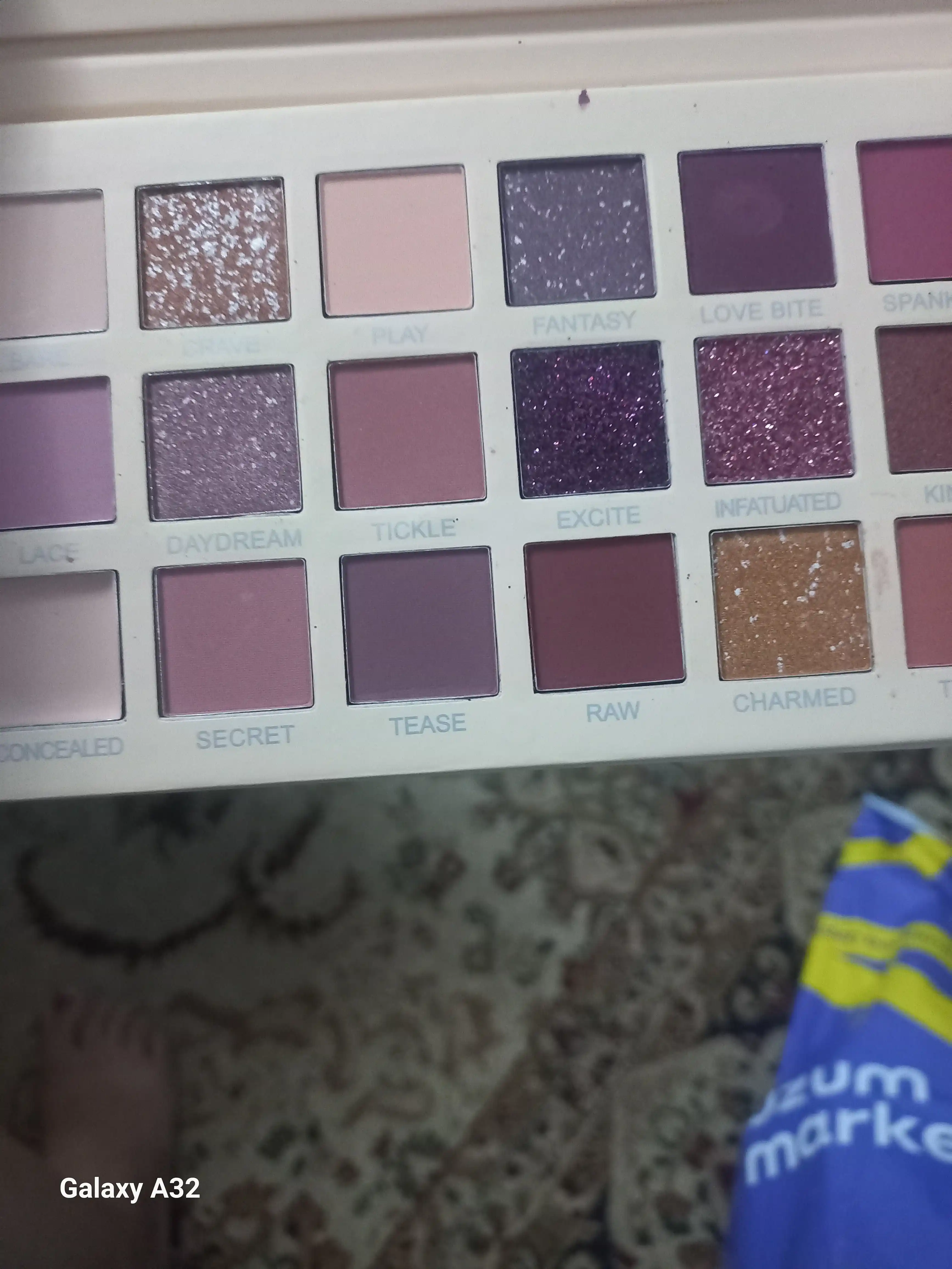 Тени для век Huda Beauty NUDE, 18 разных цветов