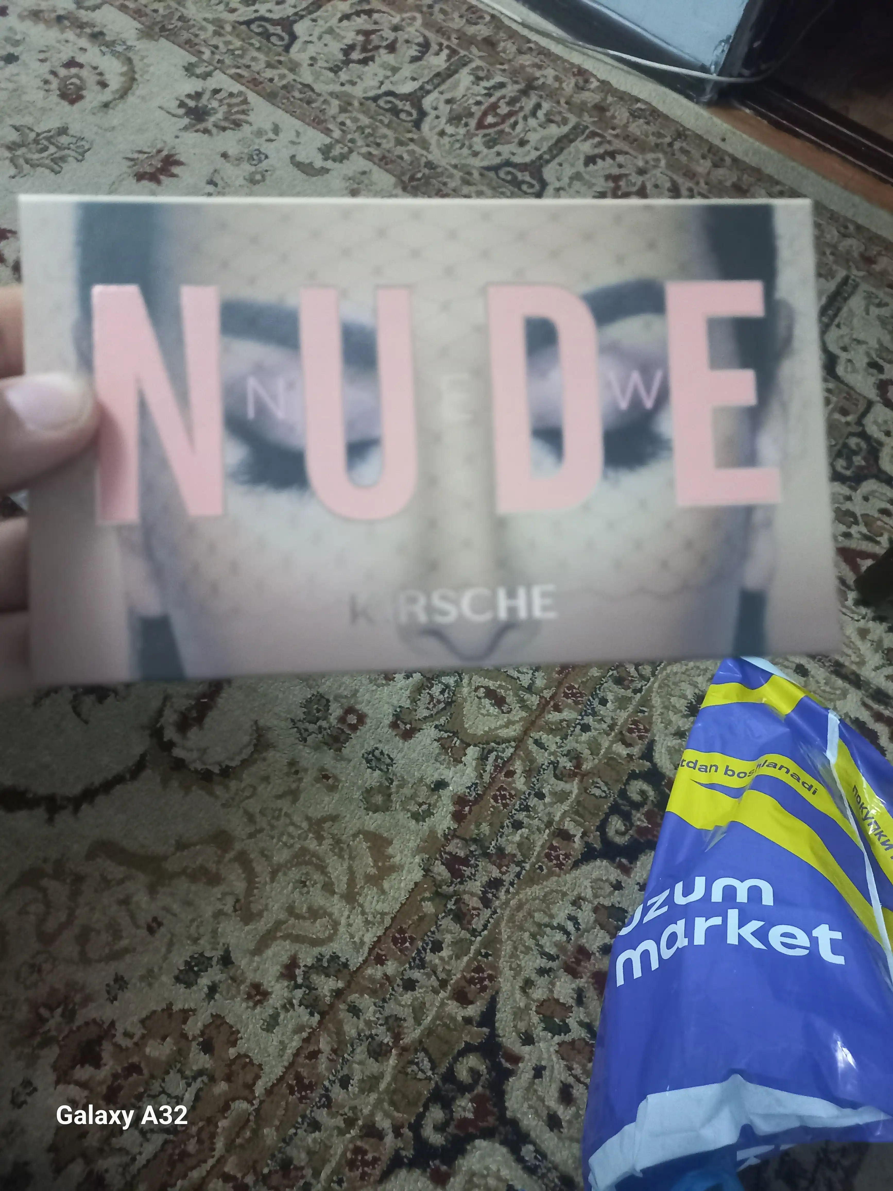 Тени для век Huda Beauty NUDE, 18 разных цветов