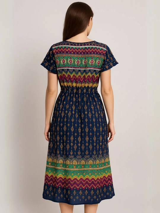Ayollar uchun keng kesimli ko‘ylak, universal, zamonaviy dizayn