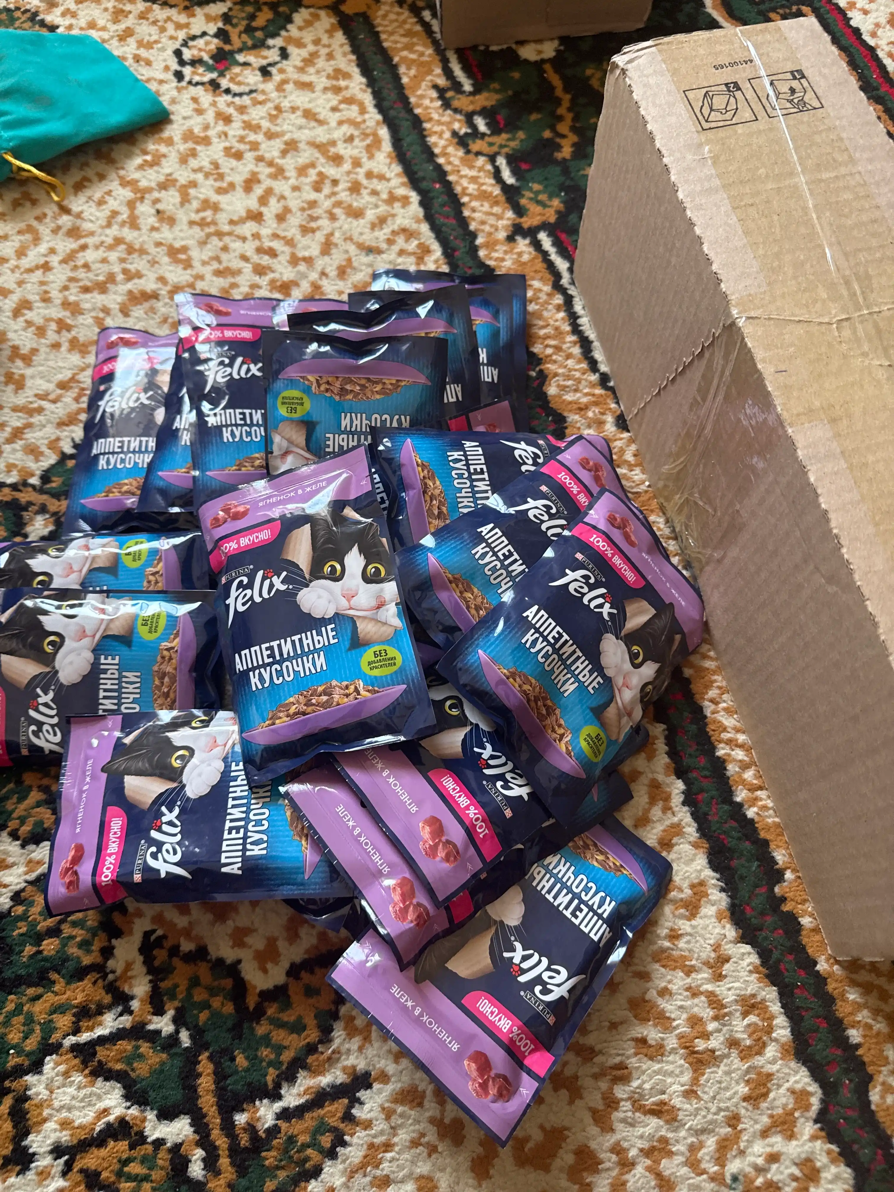 Felix Sensations mushuklar uchun nam yem, bekon ta'mli kurka, 75 gr 26 dona