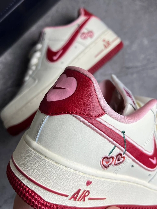 Кроссовки для женщин Air force cherry