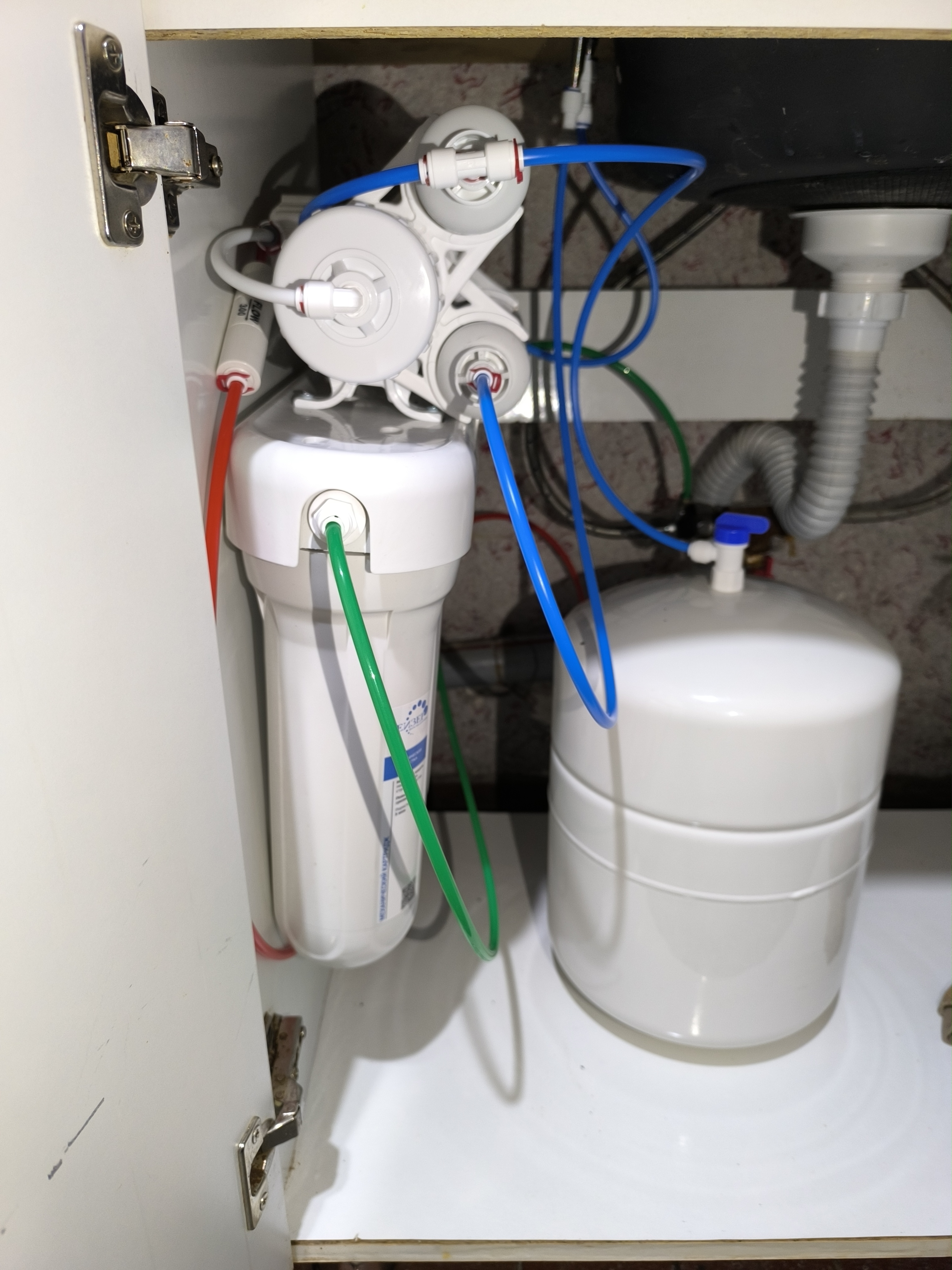 Teskari osmos Geyser Prestige-M, kuniga 200 L, mineralizator, 12 l idish va kran bilan