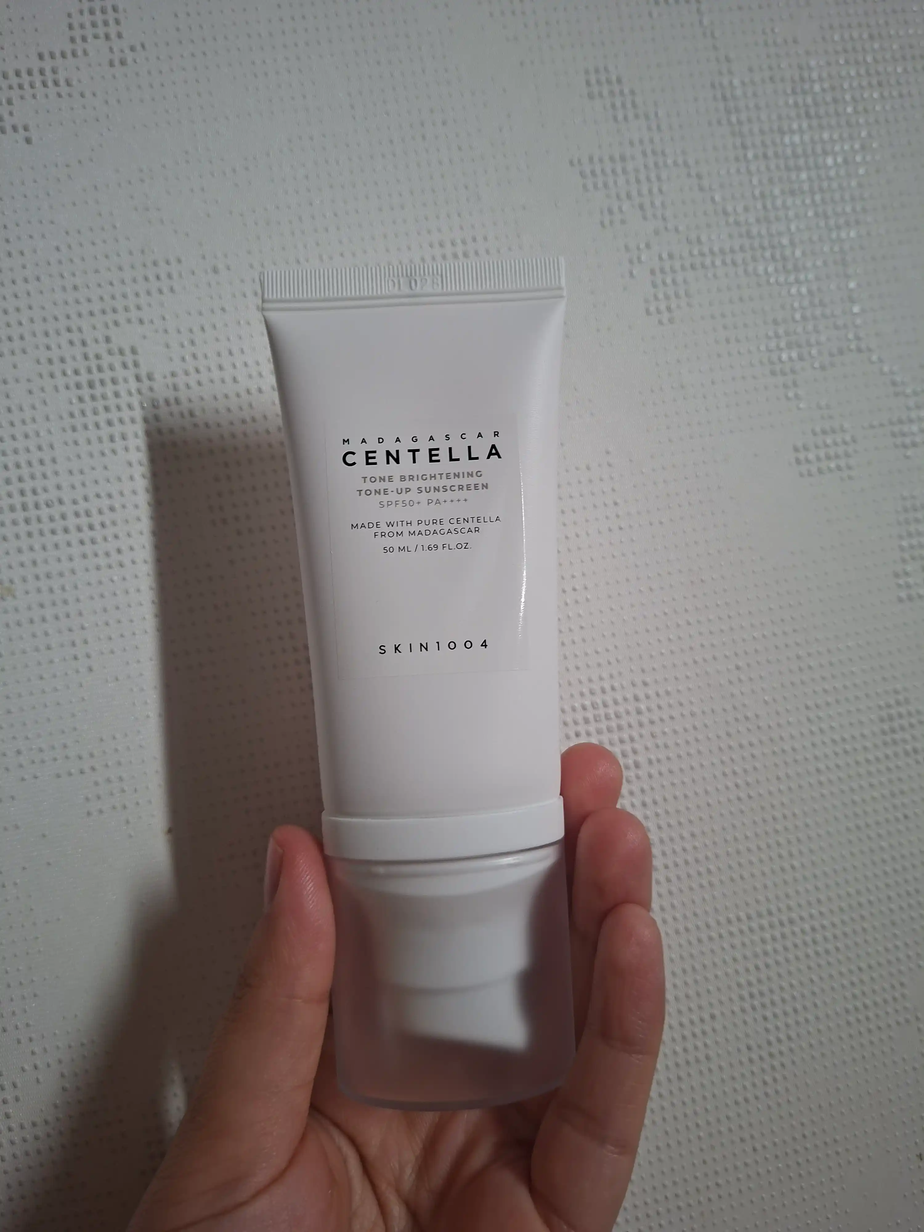 Yorituvchi SPF SKIN1004 Tone Brightening Tone-up Sunscreen SPF50 + PA++++, 50ml