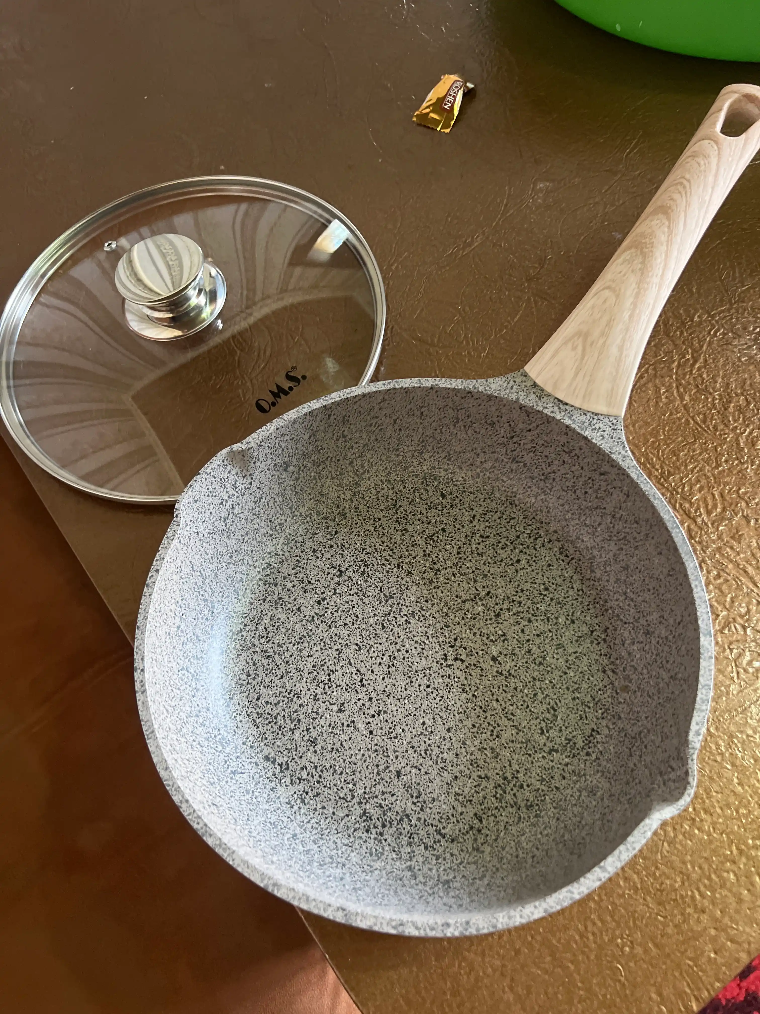Granitdan yasalgan, yonishga qarshi qoplamali va O.M.S 15002 qopqoqli tova