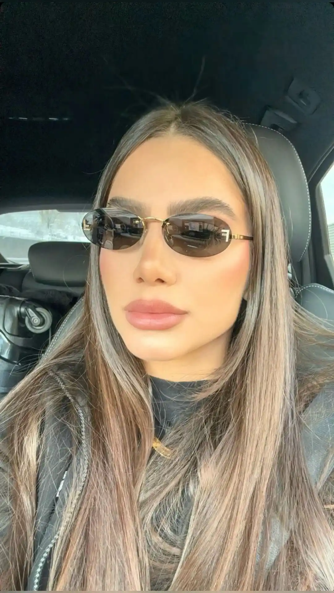 Ayollar quyoshdan saqlaydigan ko'zoynaklari Moda 2026