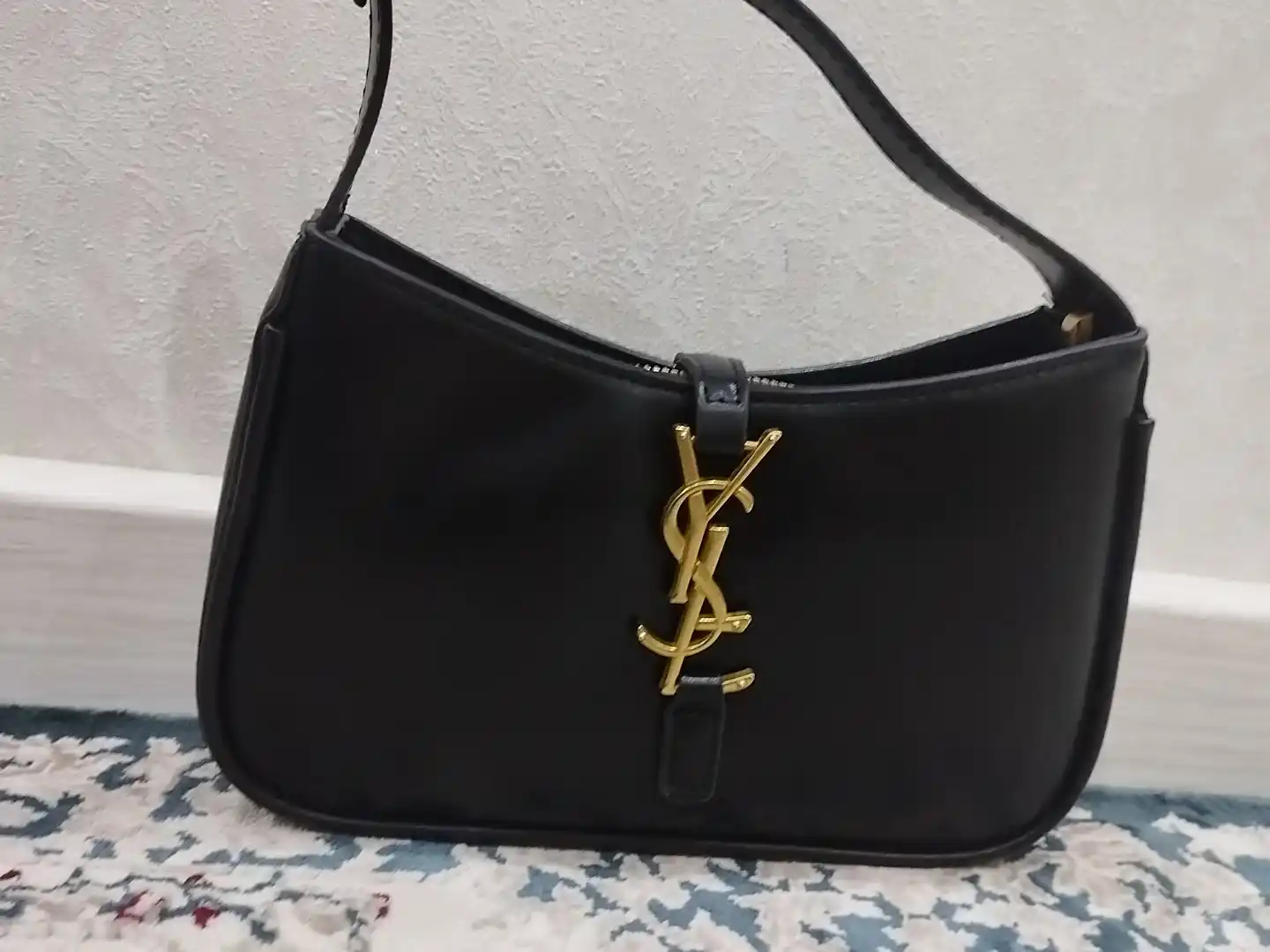 Ayollar sumkasi YSL, yelkama