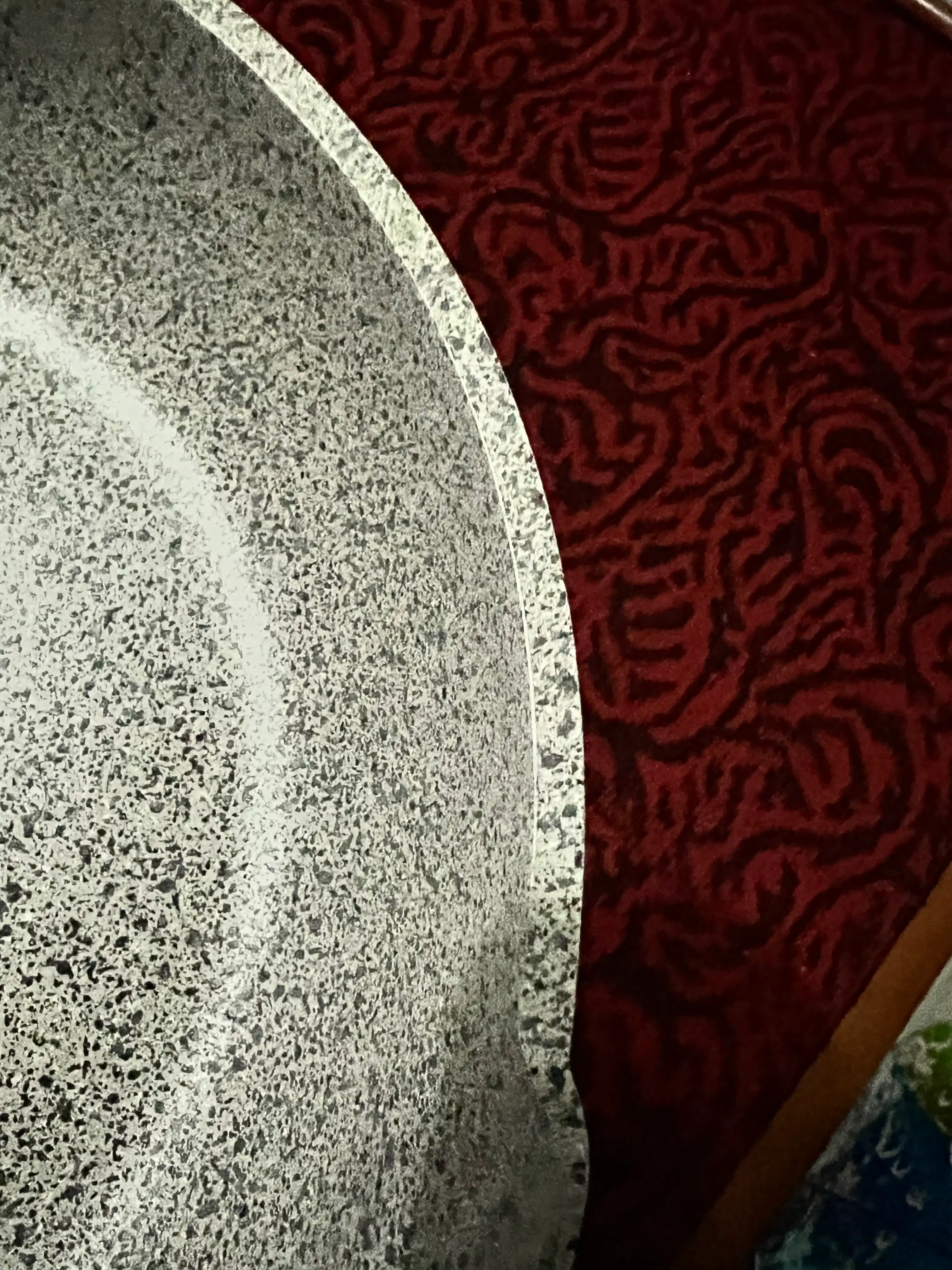 Granitdan yasalgan, yonishga qarshi qoplamali va O.M.S 15002 qopqoqli tova