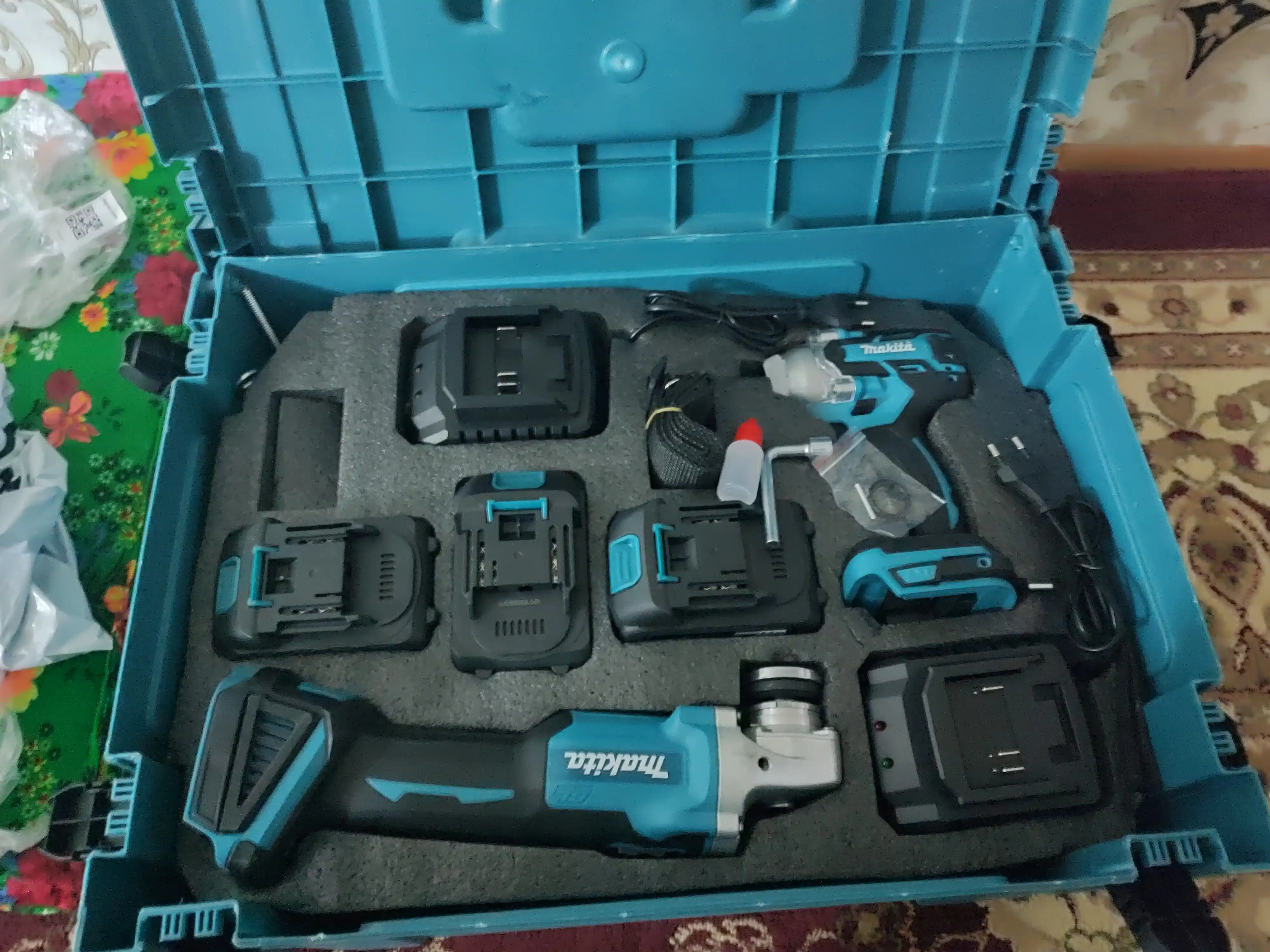 Akkumulyatorli to'plam 6 tasi 1 da, perforator, shurupovert, gaykovert, bolgarkа, arra