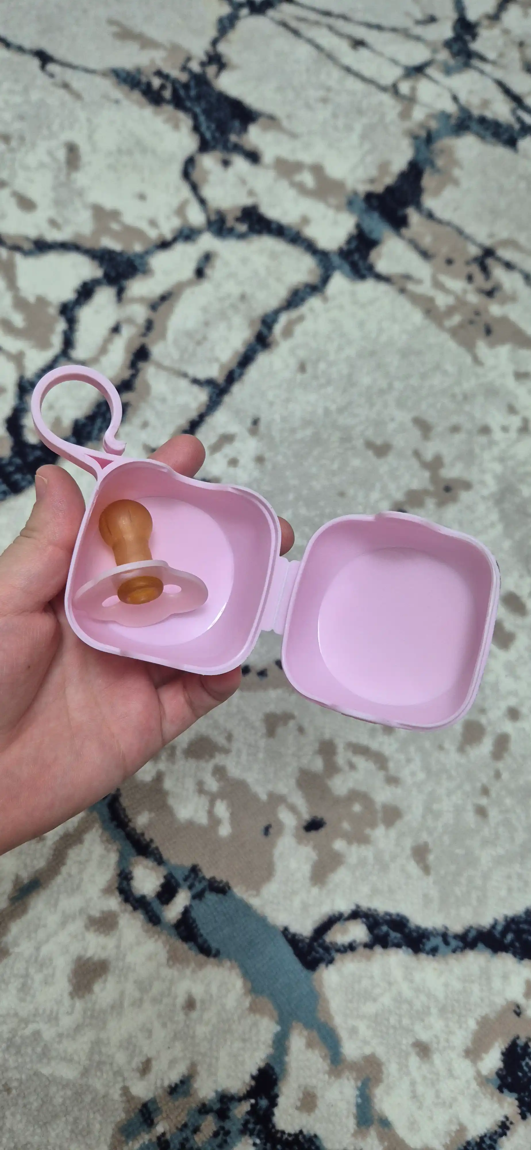 So'rg'ichlar va emizgichlarni saqlash uchun quti, plastikdan