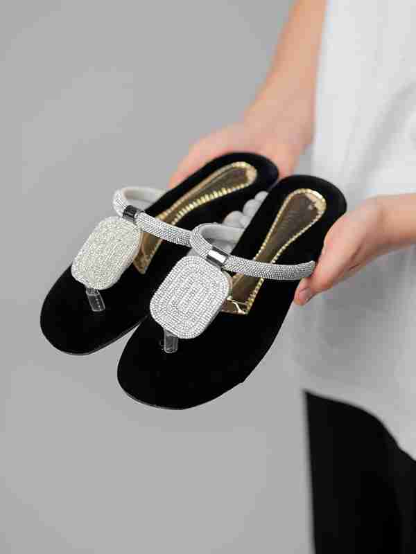 Hayvonlar jinsiy aloqa porno videolar Qiz haqiqatan ham siyishni xohlaydi.