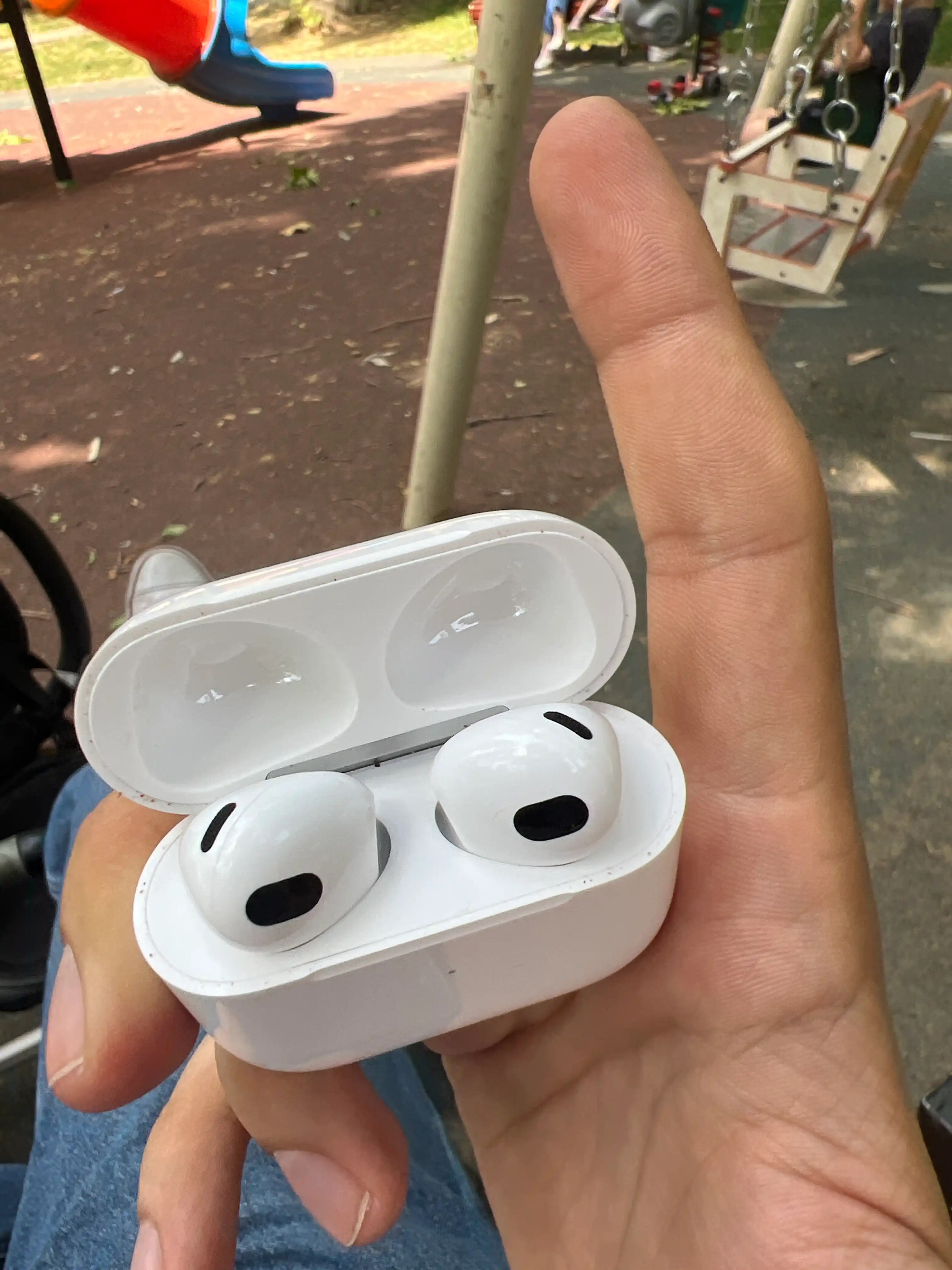 Беспроводные наушники Apple AirPods 4 / 4 ANC с шумоподавлением