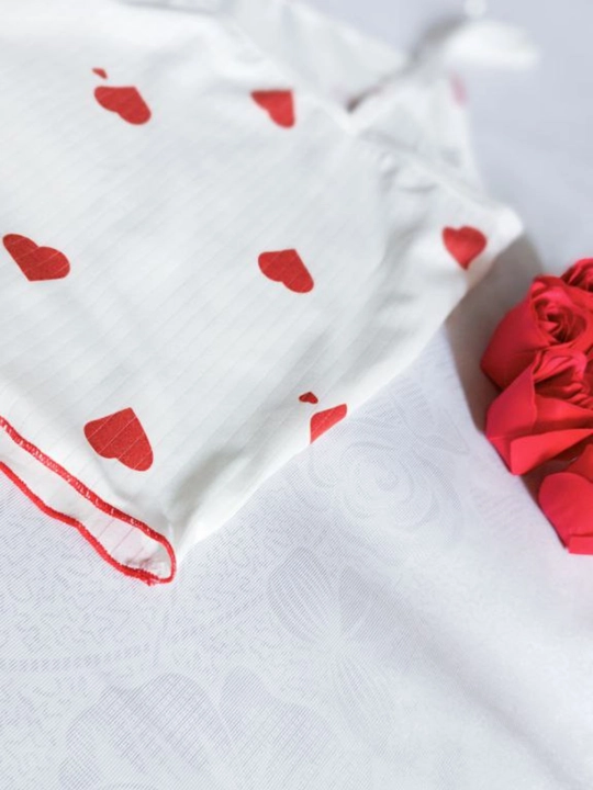 Ayollar pijama va  penyuar stringi bilan, ayollar tungi kiyimi