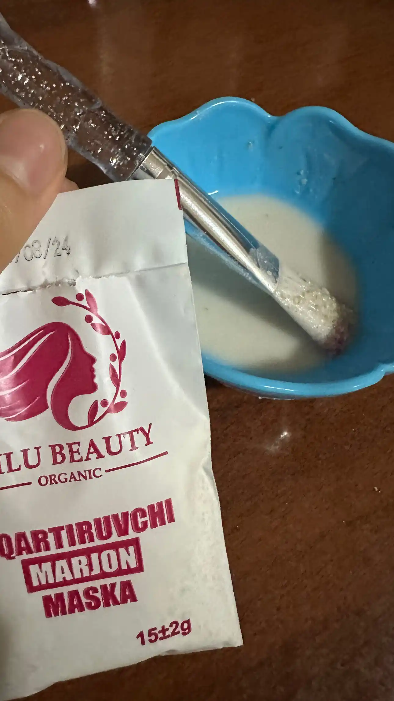 Yoshartiruvchi yuz terisini oziqlantiruvchi erta qarish oldini oladigan lifting maska