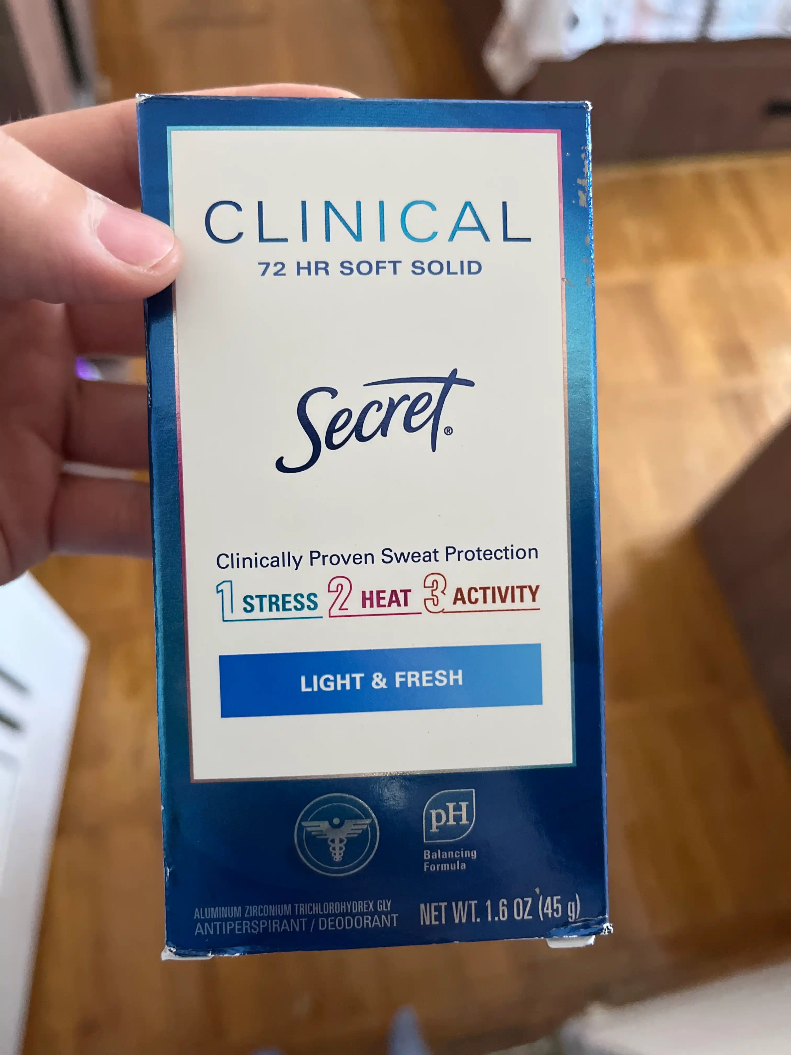 Aнтиперспирант Secret Clinical Light & Fresh, кремовый, 45 г