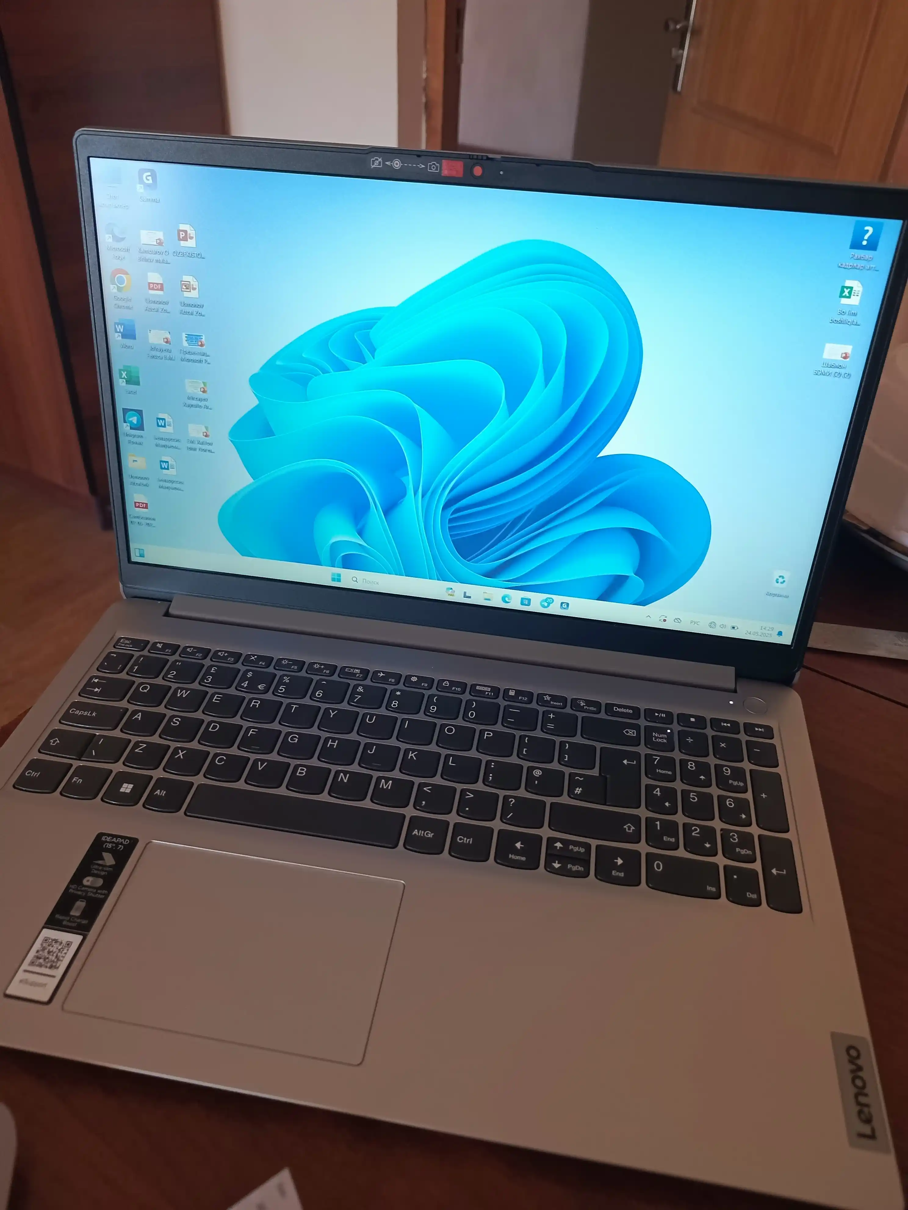 Ноутбук LENOVO IDEAPAD SLIM 3 AMD ATHLON SILVER A10 8GB DDR5 512GB SSD 15,6 FHD W11 GREY