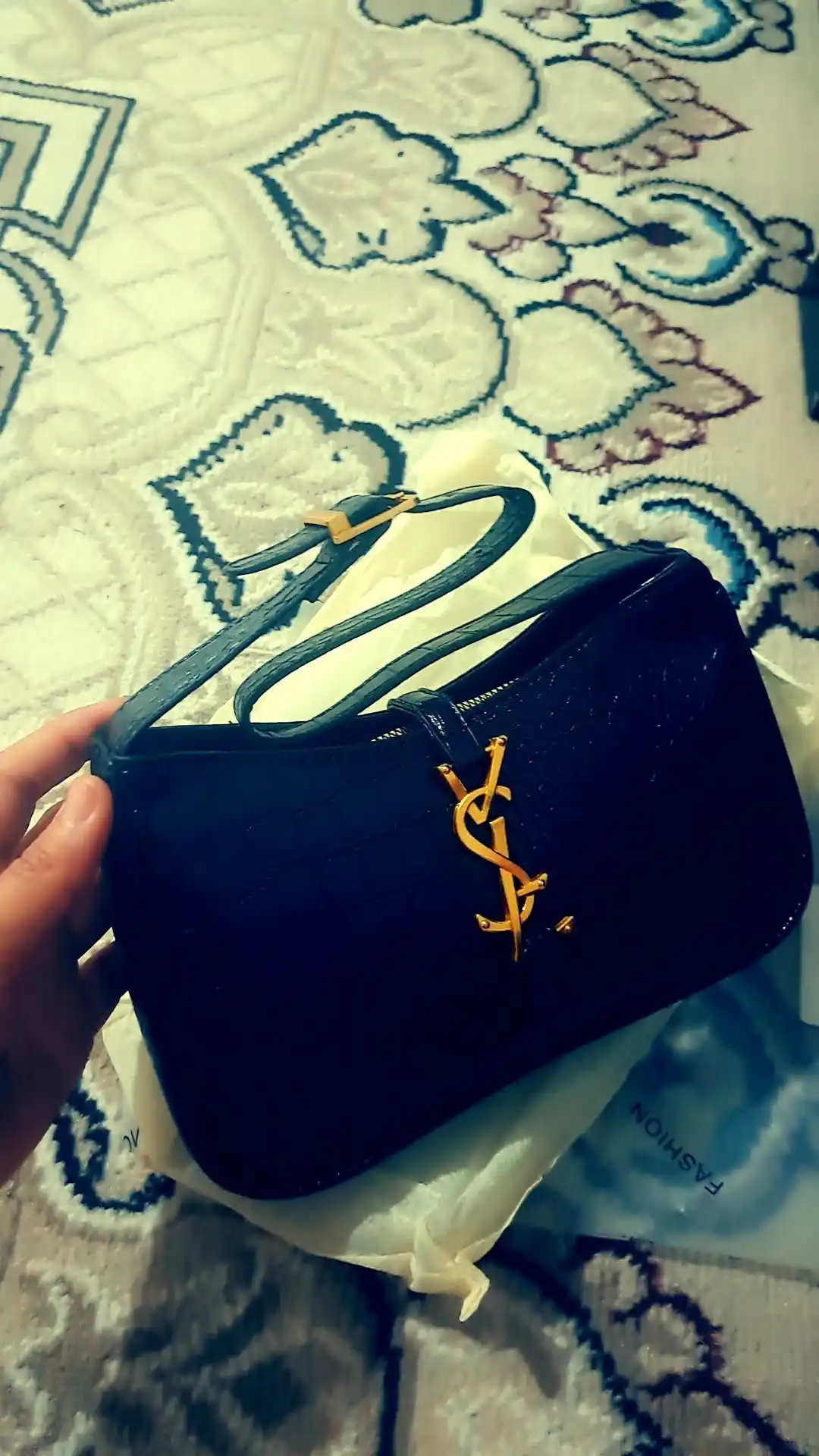 Ayollar sumkasi YSL, yelkama