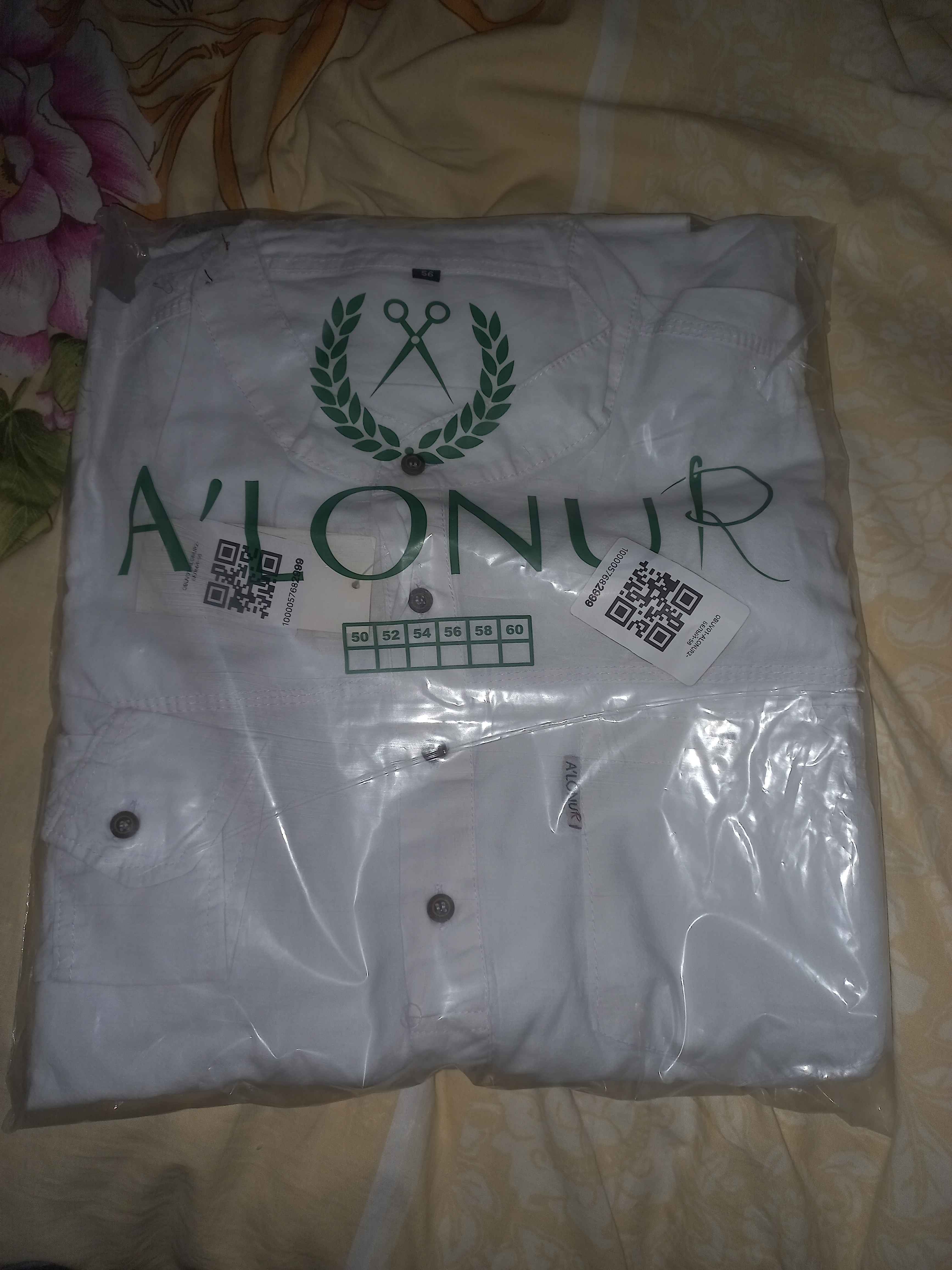 Yosh qizlarning anuslarining yaqindan olingan fotosuratlari