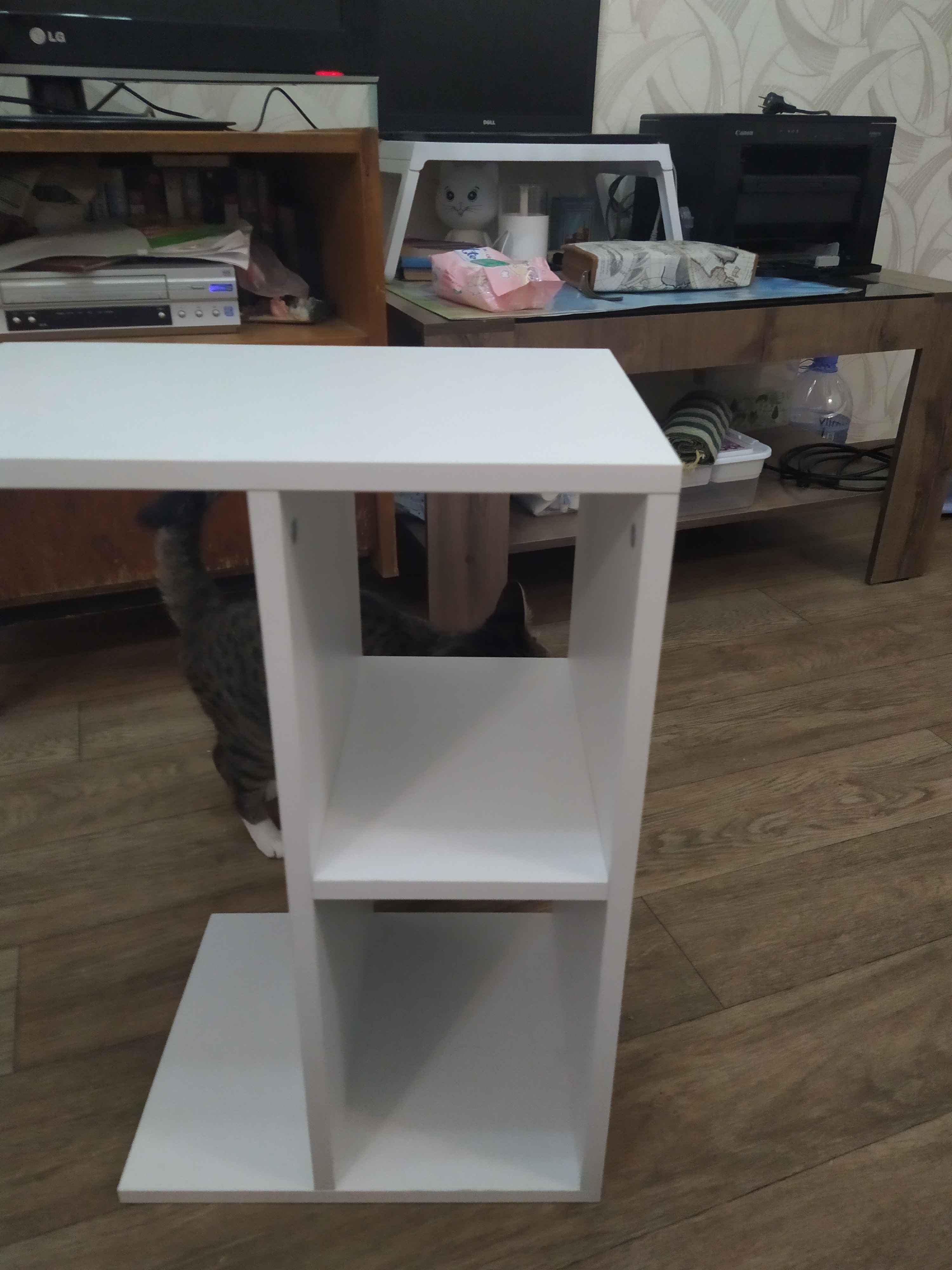 Yon stol 60x47 sm, kichik stol tokchali, yotoq yoniga qo‘yiladigan oq stol