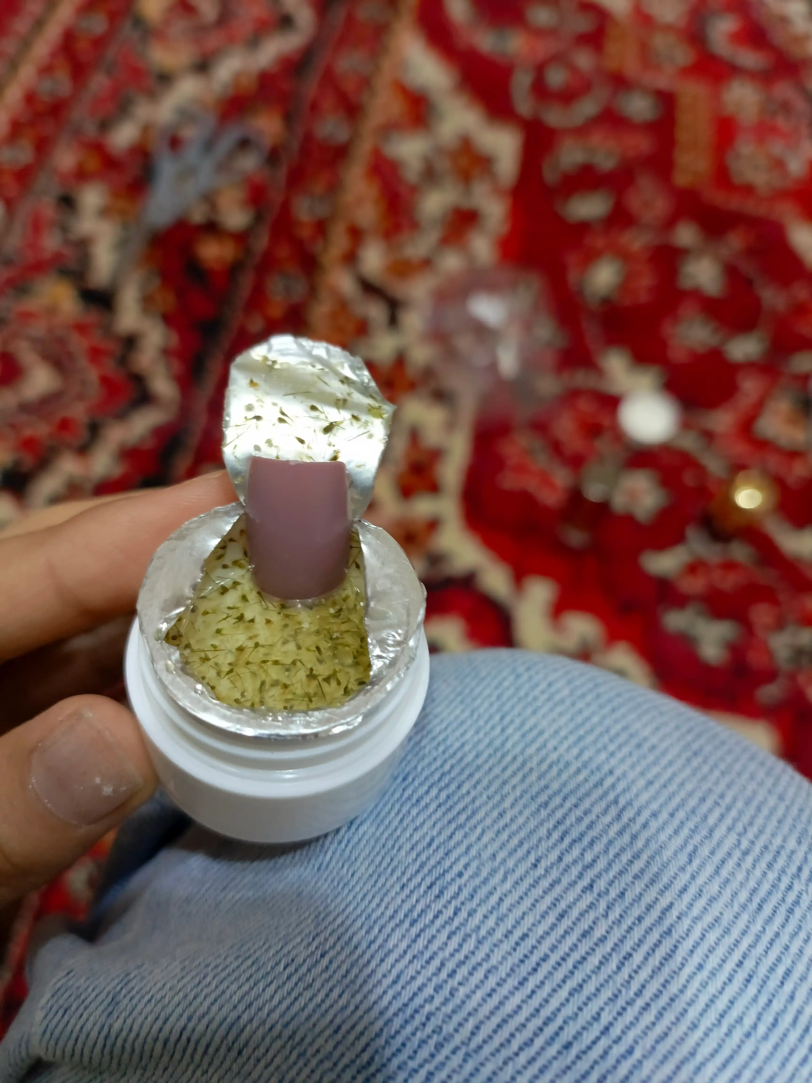 Quritilgan tabiiy gullar bilan jel lak
