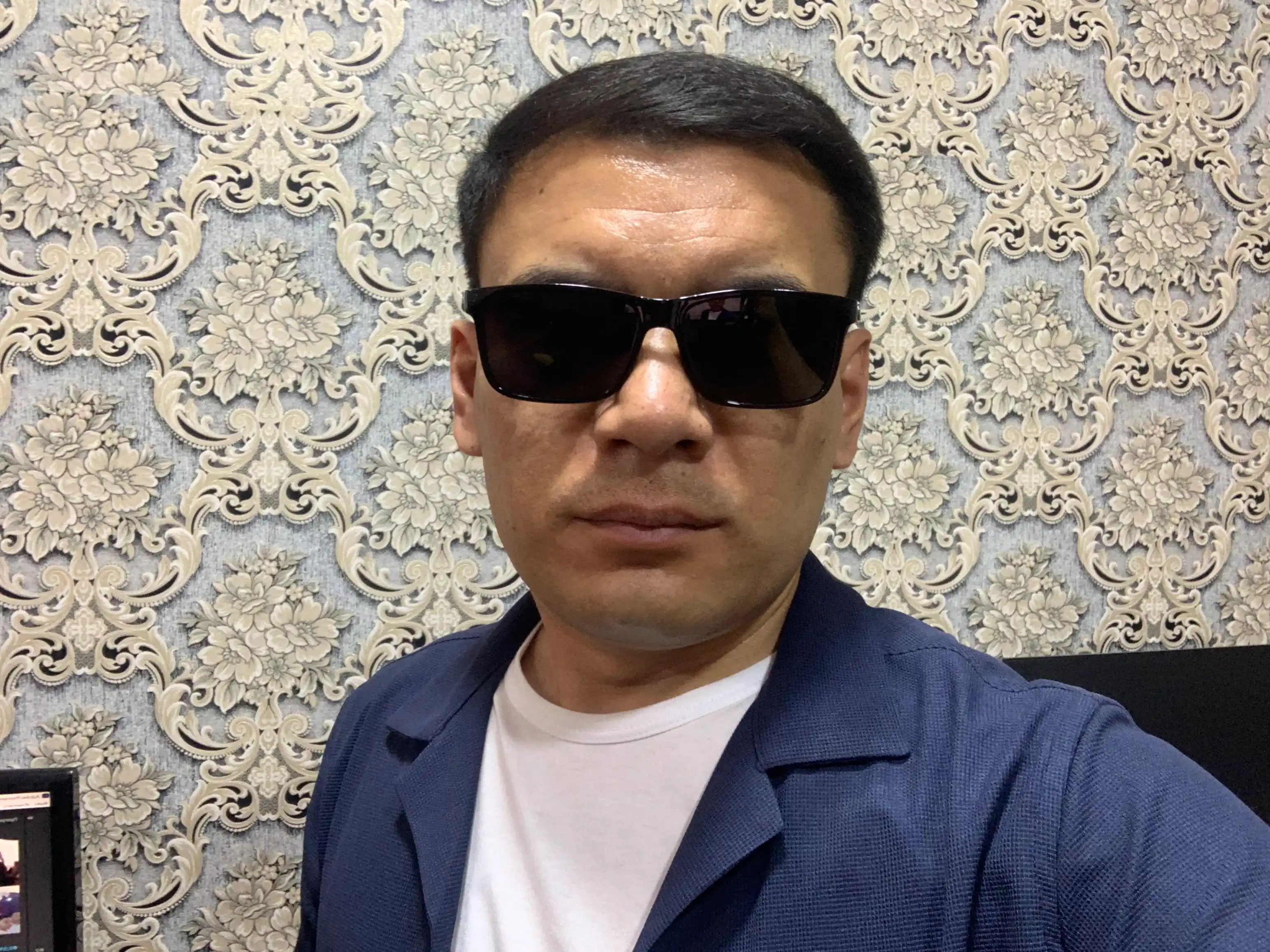 Erkaklar uchun quyoshdan saqlovchi polarizatsiyalangan ko'zoynaklar
