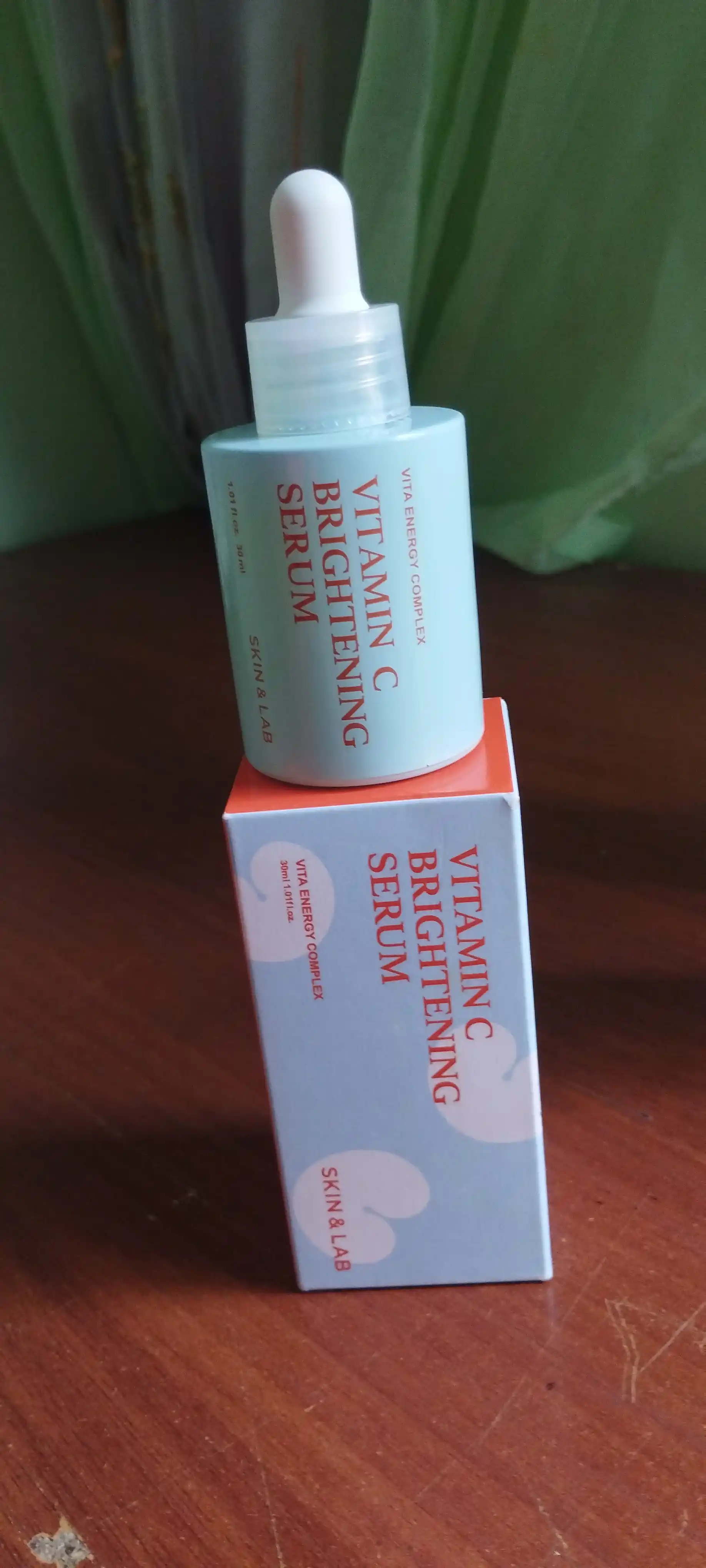 Yorituvchi zardob vitamin C va peptidlar bilan SKIN&LAB Vitamin C Brightening Serum