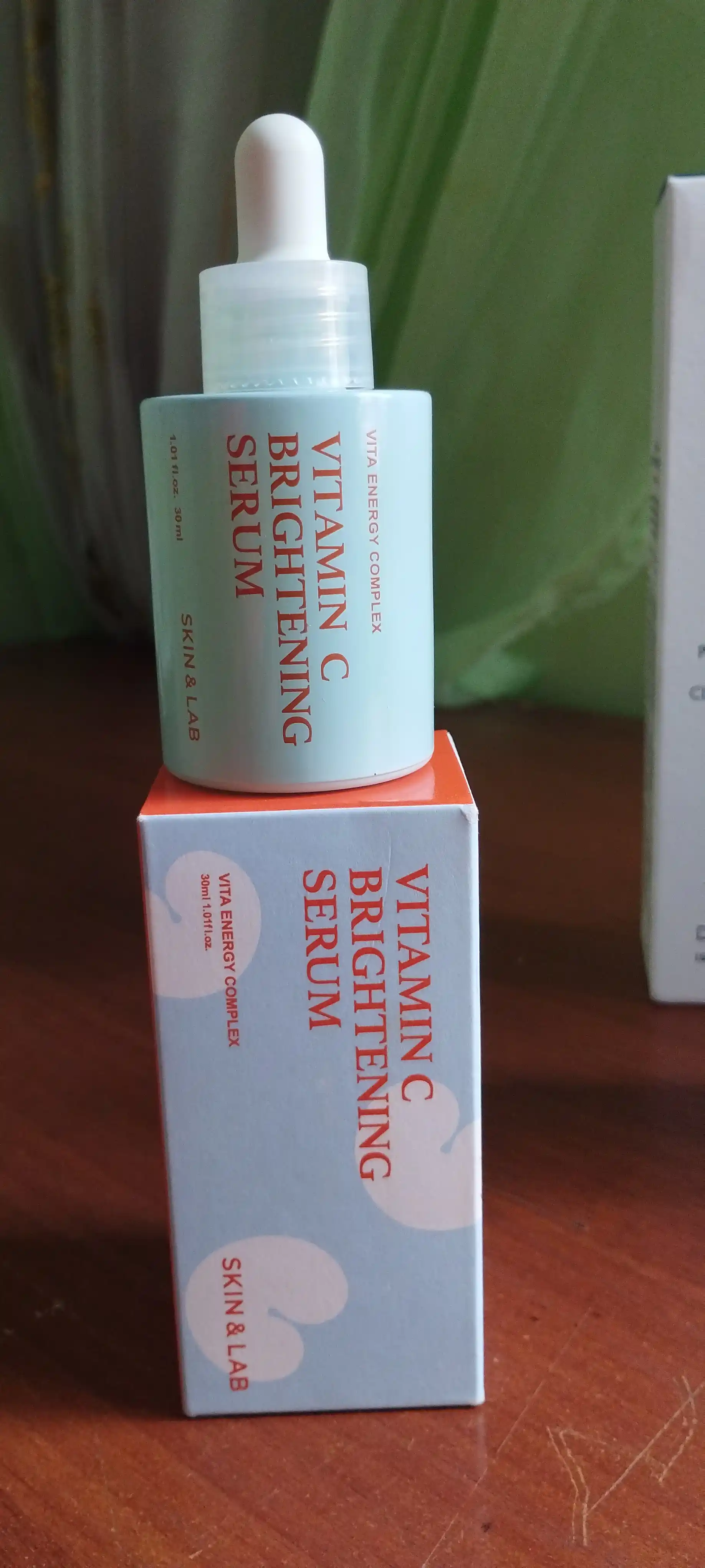 Yorituvchi zardob vitamin C va peptidlar bilan SKIN&LAB Vitamin C Brightening Serum