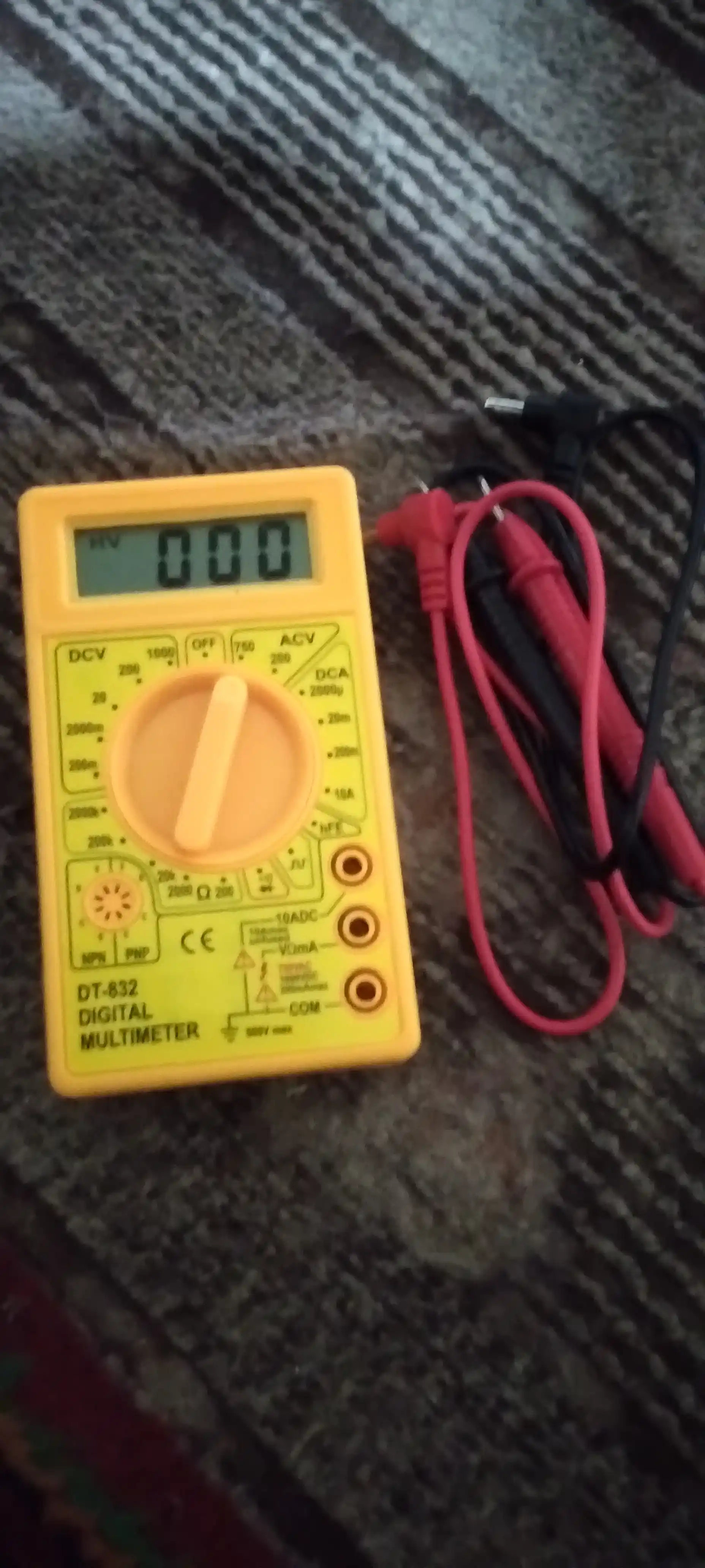 Multimetr, Testor DT-830