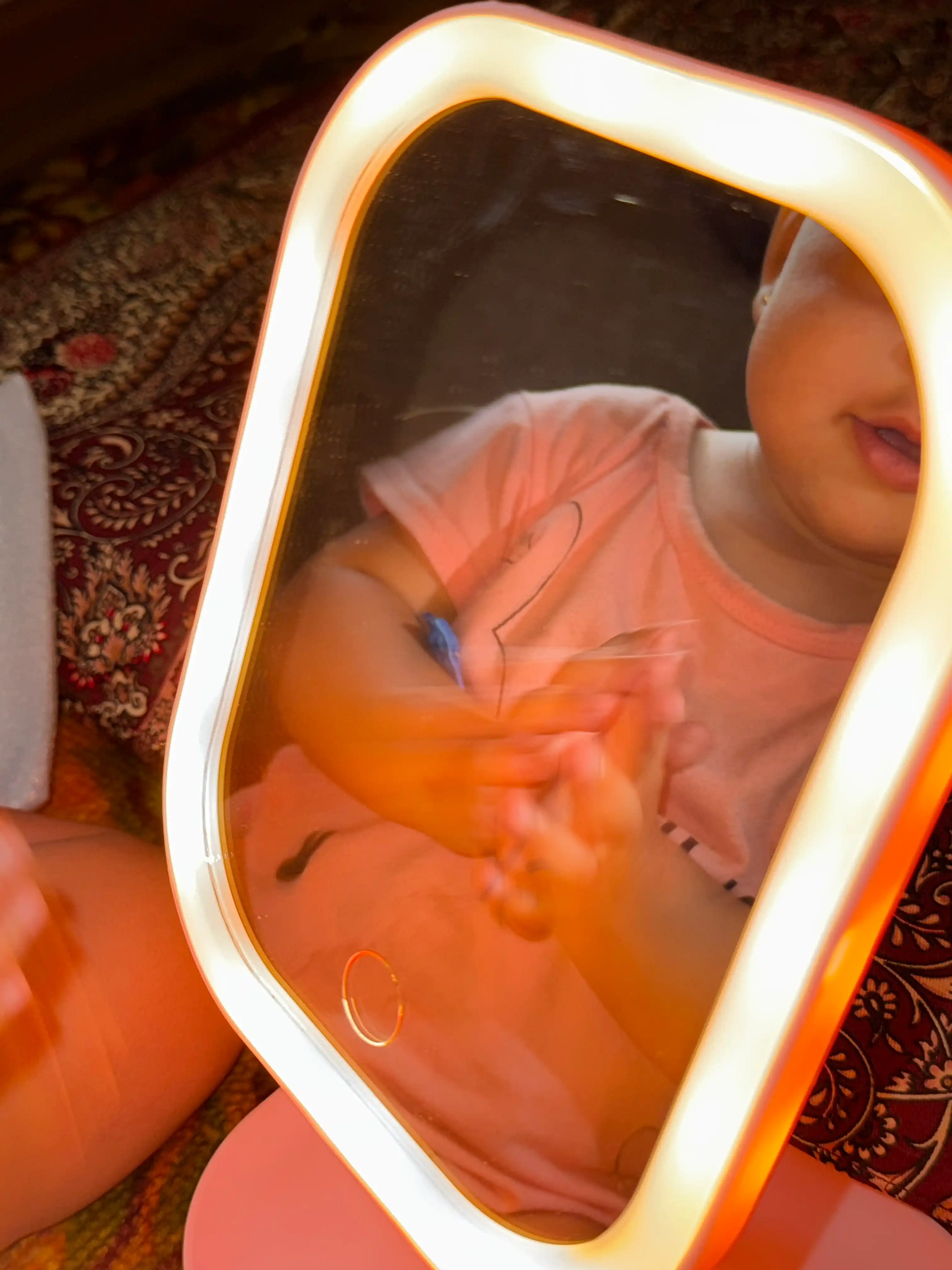 Oyna kosmetik, led yonadigan, 3xil yoruglikda yonadi