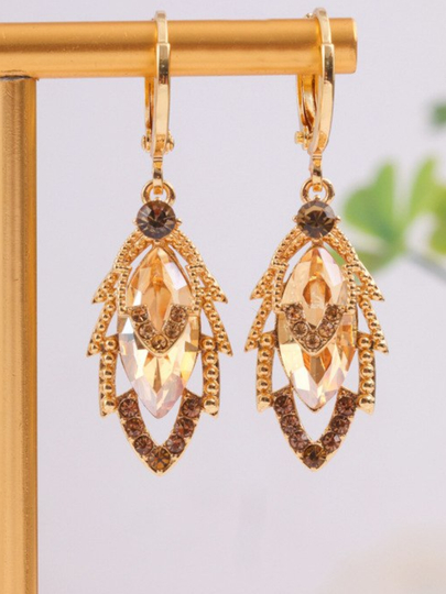 Qizlari ota-onasidan yashirin jinsiy aloqada bolishadi (videoni tomosha qiling) Tombul qizlar bilan uy qurilishi porno