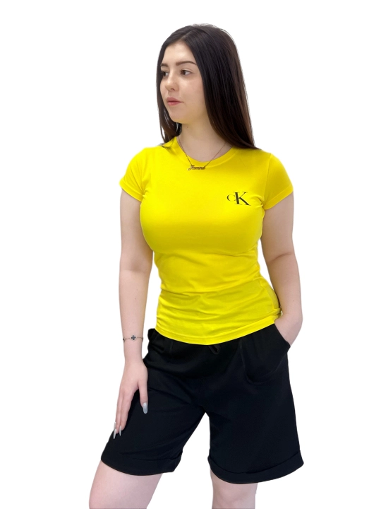 Ayollar uchun asosiy yopishqoq futbolka Skims, Miss Berfin - 