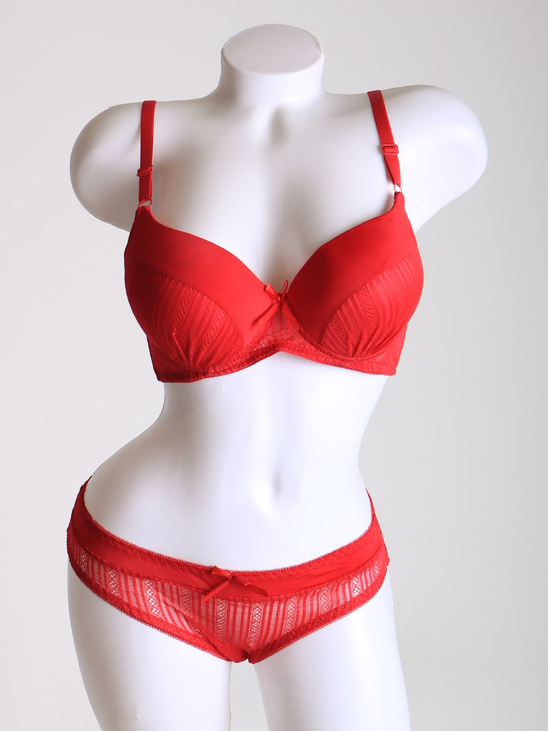 Selülit bilan qoplangan eng katta qora eshak porno video