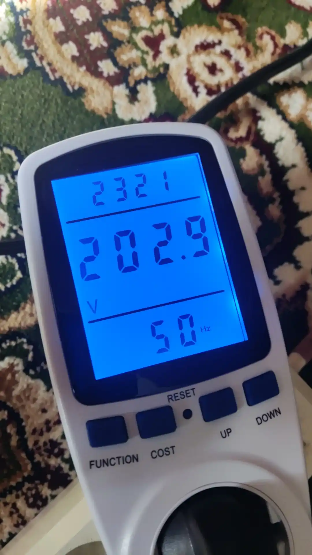 Uy uchun raqamli vatmetr rozetkaga (raqamli quvvat o'lchagich, rozetka-vatmetr) Wattmeter