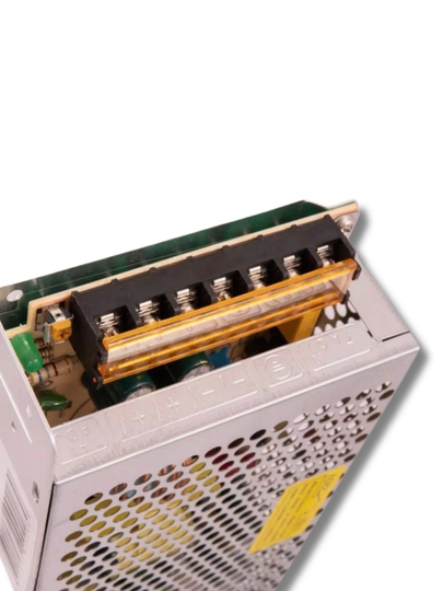 Universal quvvat bloki 12 V, 15 A, 180 W — metall korpus, qisqa tutashuvdan himoya
